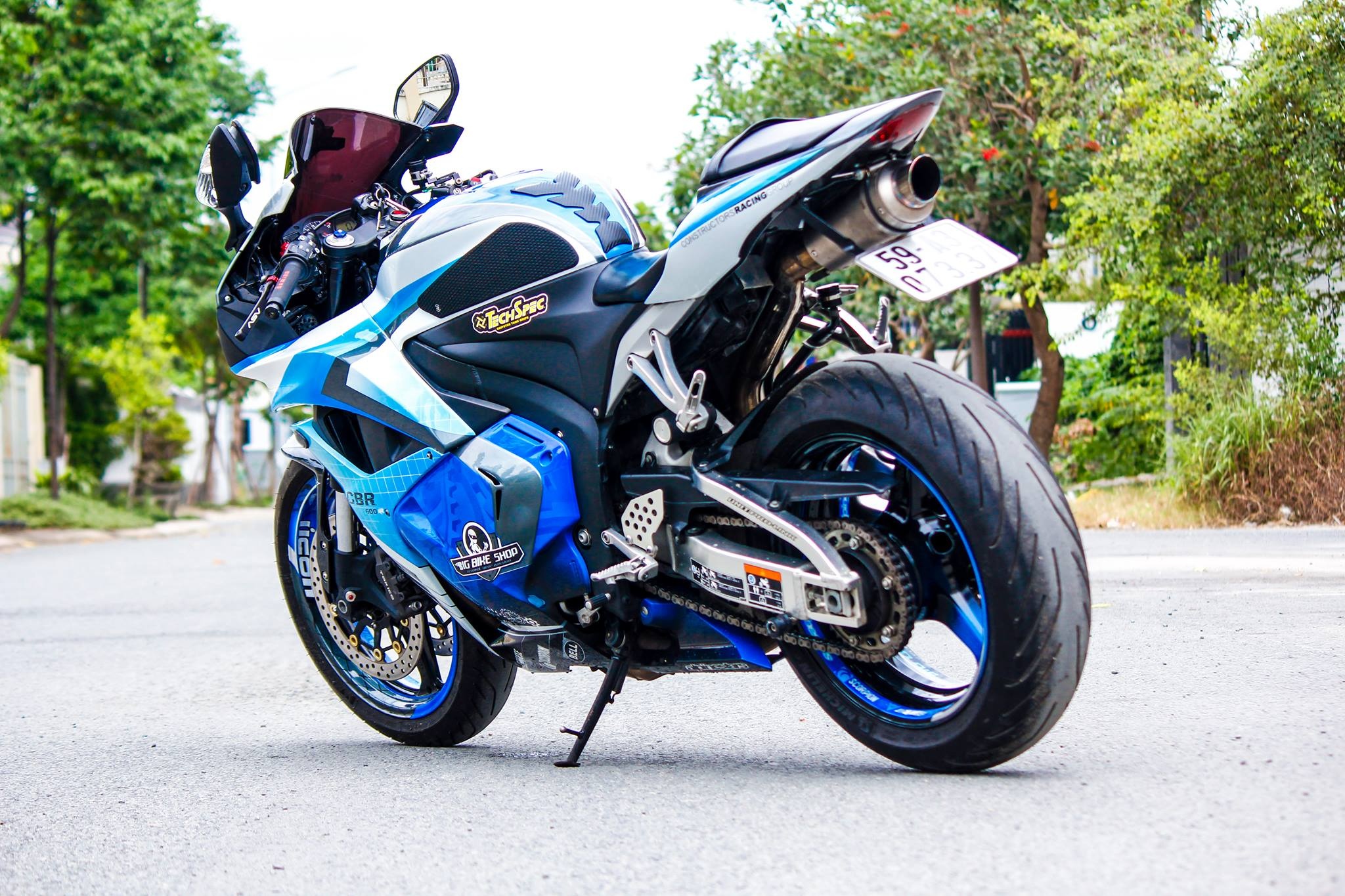 Honda CBR600RR son dan vo bat mat cua biker Sai Gon hinh anh