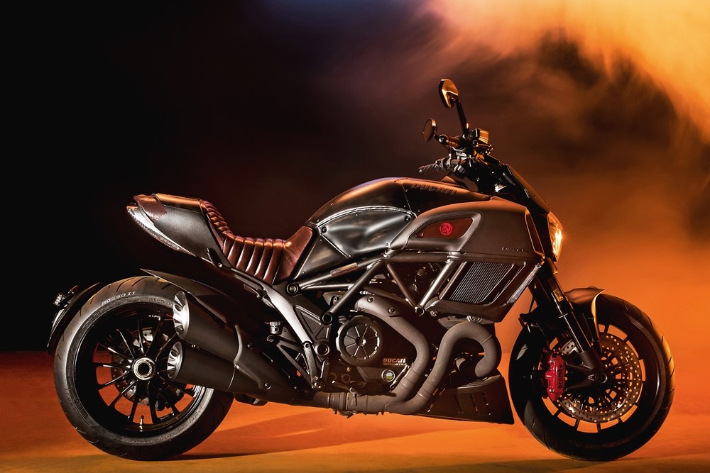 Ducati Diavel Diesel 2017 phien ban gioi han trinh lang hinh anh