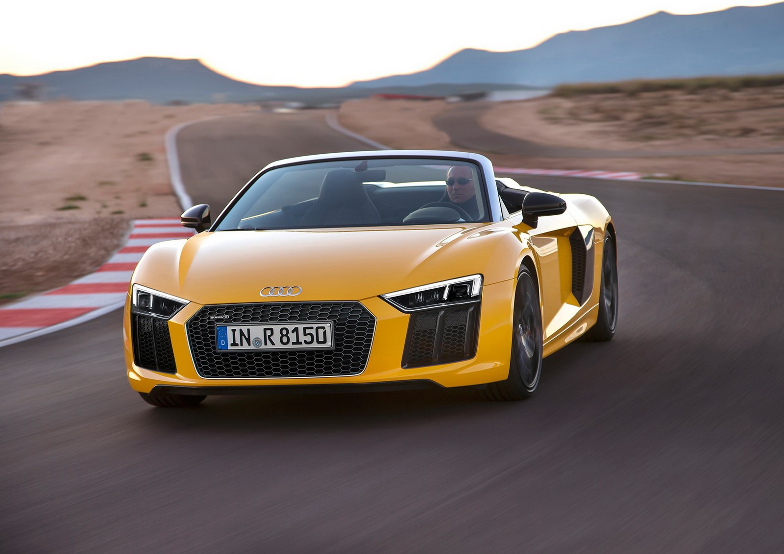 Audi R8 V10 Spyder 2017 giá bao nhiêu ảnh 1 Audi R8 V10 Spyder 2017 gia bao nhieu anh 1