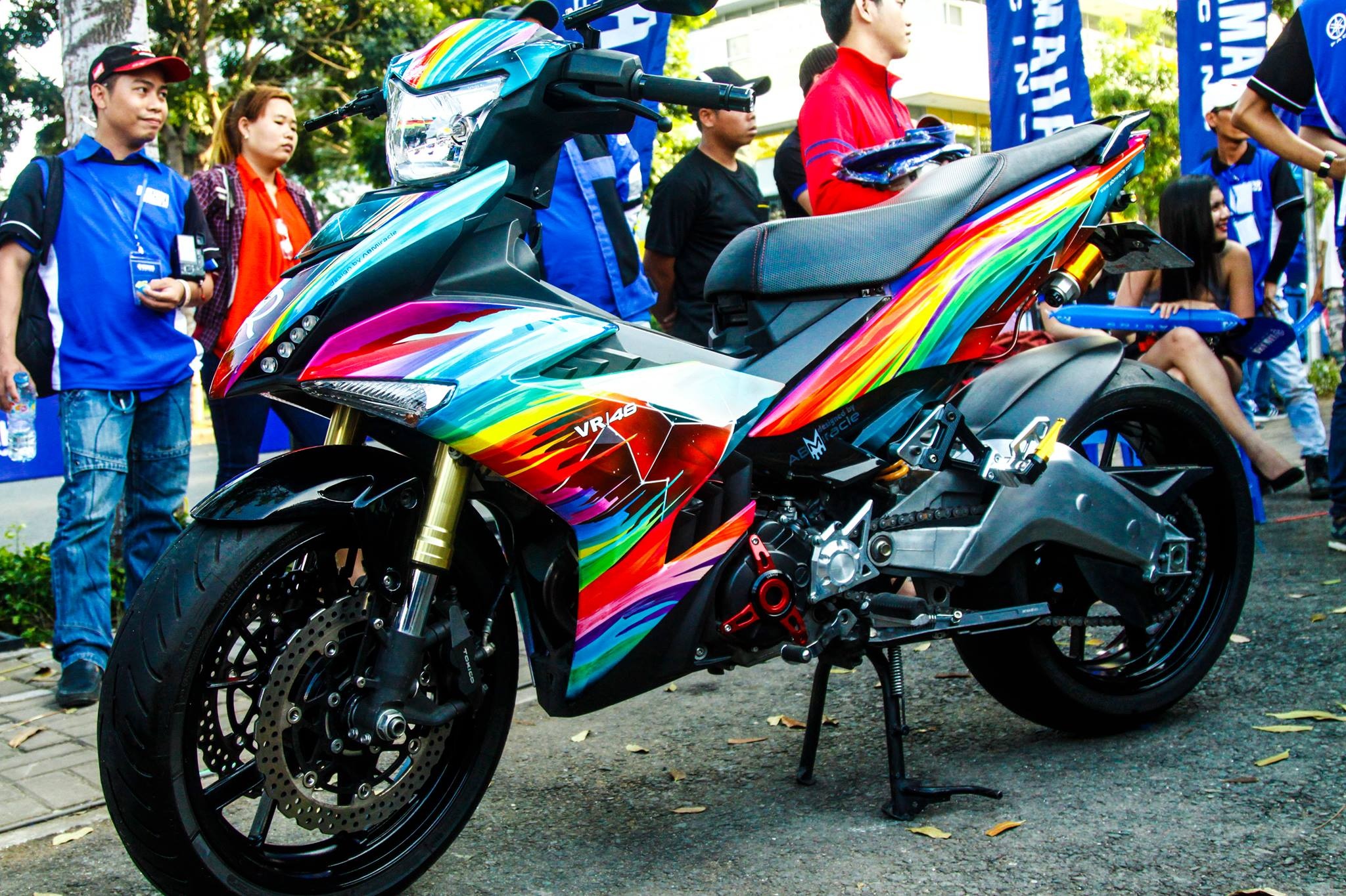 Exciter 150 do dan vo voi nhieu mau sac dan xen hinh anh