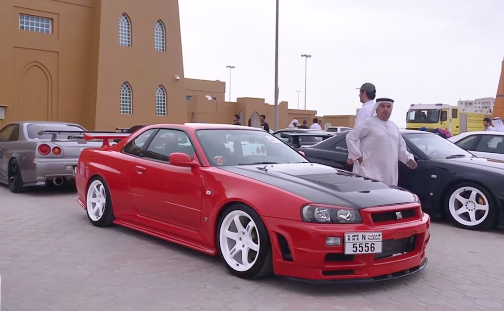 Dan xe the thao Nissan Skyline GT-R cua dan choi A-rap tu hoi hinh anh