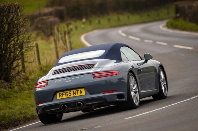 Tui khi tren hang loat dong xe Porsche gap truc trac hinh anh