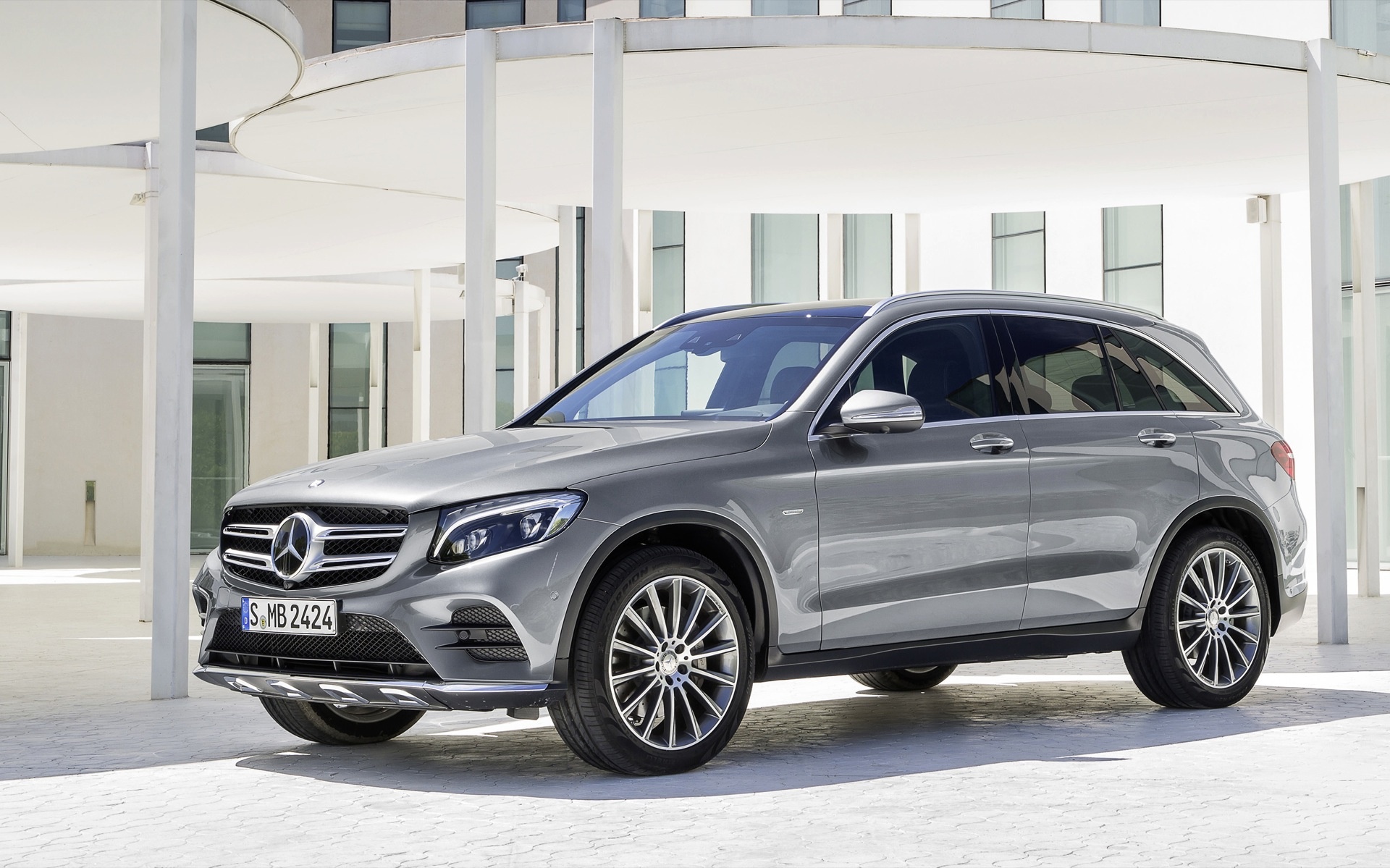 Mercedes GLC lan thu 2 tang gia o Viet Nam hinh anh