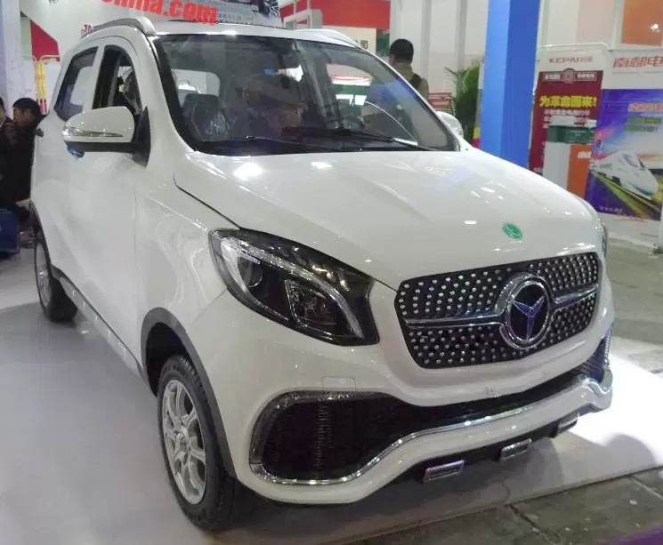 Xe nhai Mercedes-Benz gia hon 60 trieu dong o Trung Quoc hinh anh