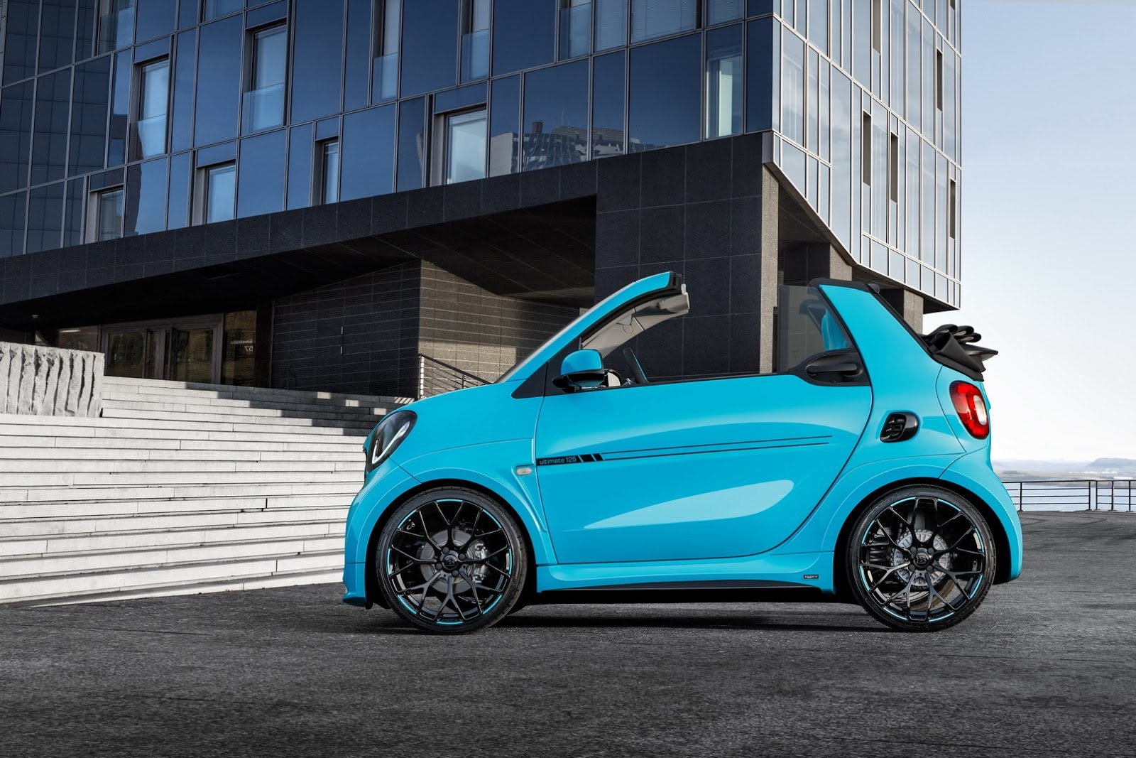 Ban do Smart Fortwo Brabus gia hon 50.000 USD hinh anh