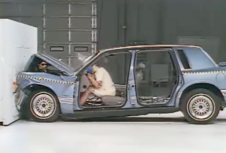 Tam quan trong cua day dai an toan tren oto hinh anh