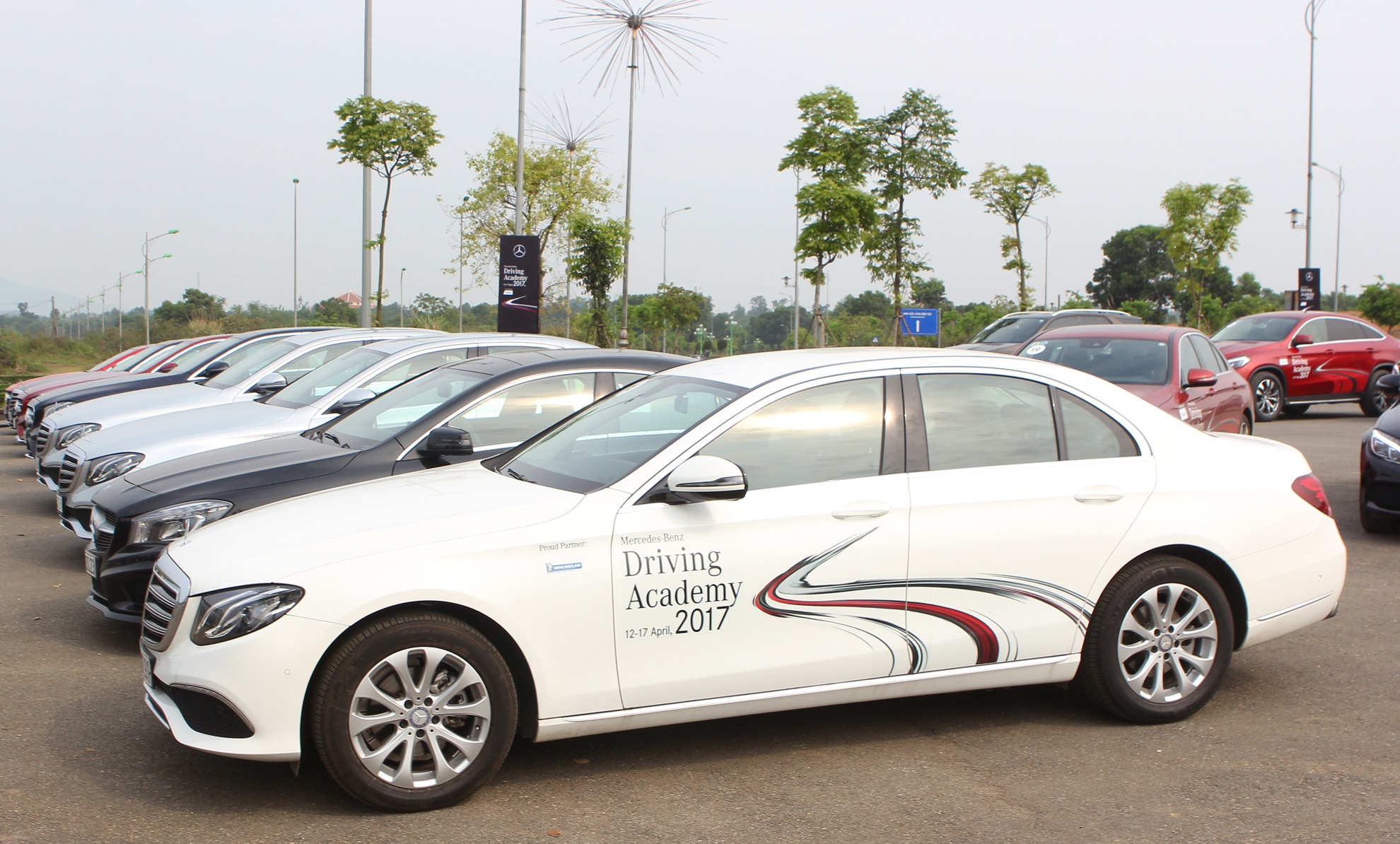 Dan Mercedes-Benz tu hoi o Ha Noi anh 1