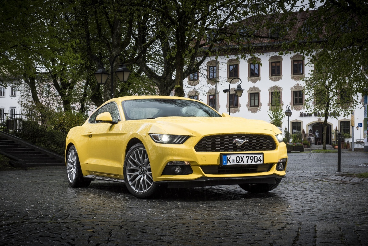 150.000 chiec Ford Mustang ban ra nam 2016 hinh anh