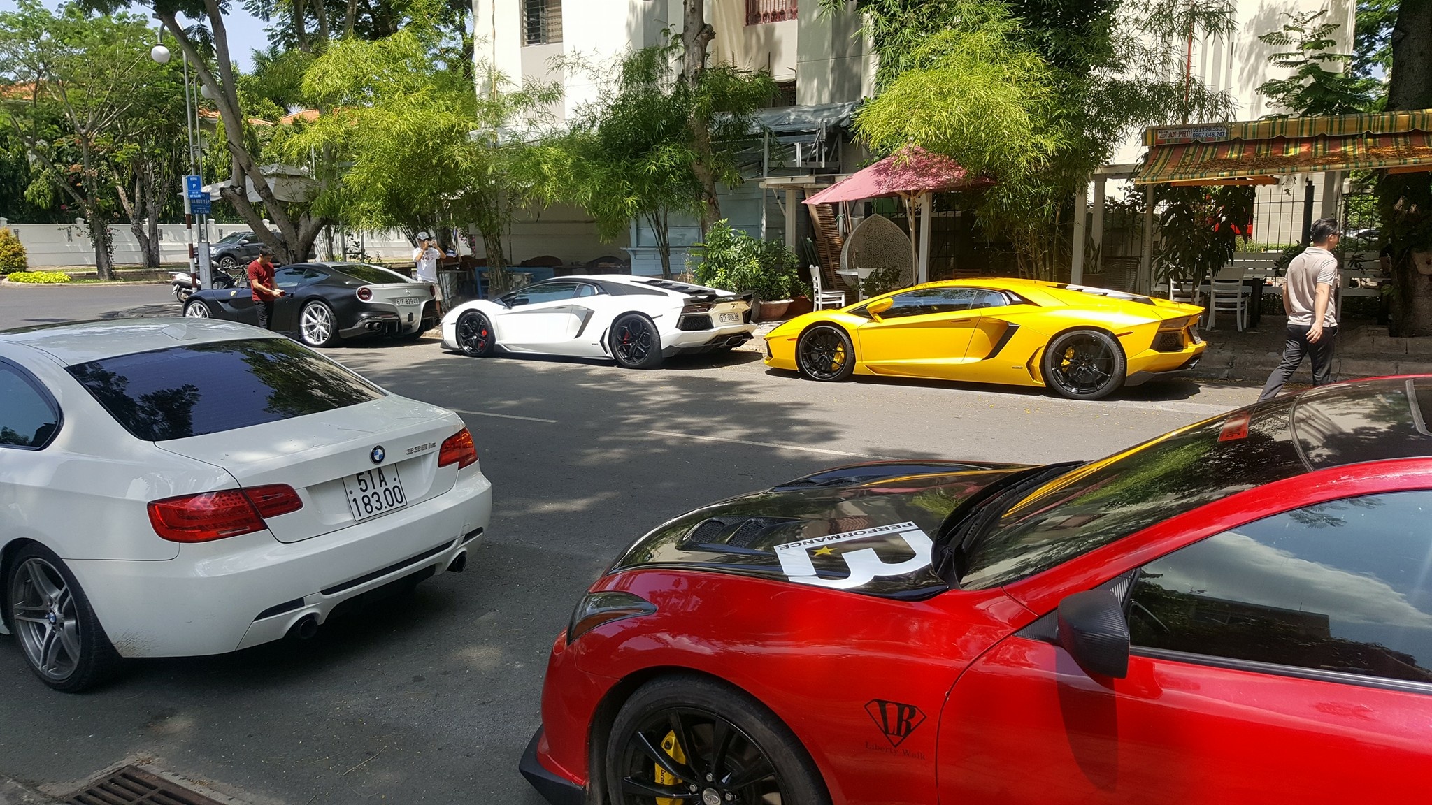 Sieu xe cua dai gia Sai thanh xuong pho anh 1