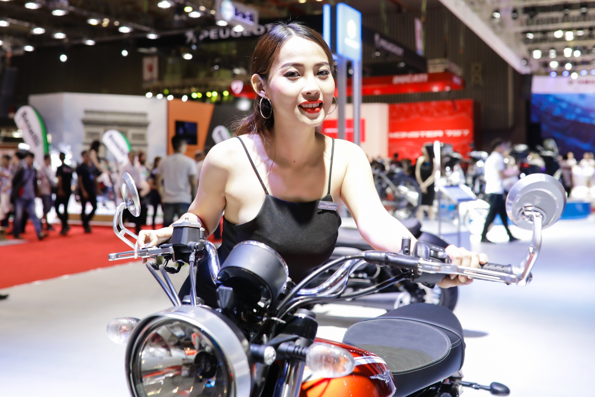 Nguoi dep o trien lam xe may Viet Nam anh 11