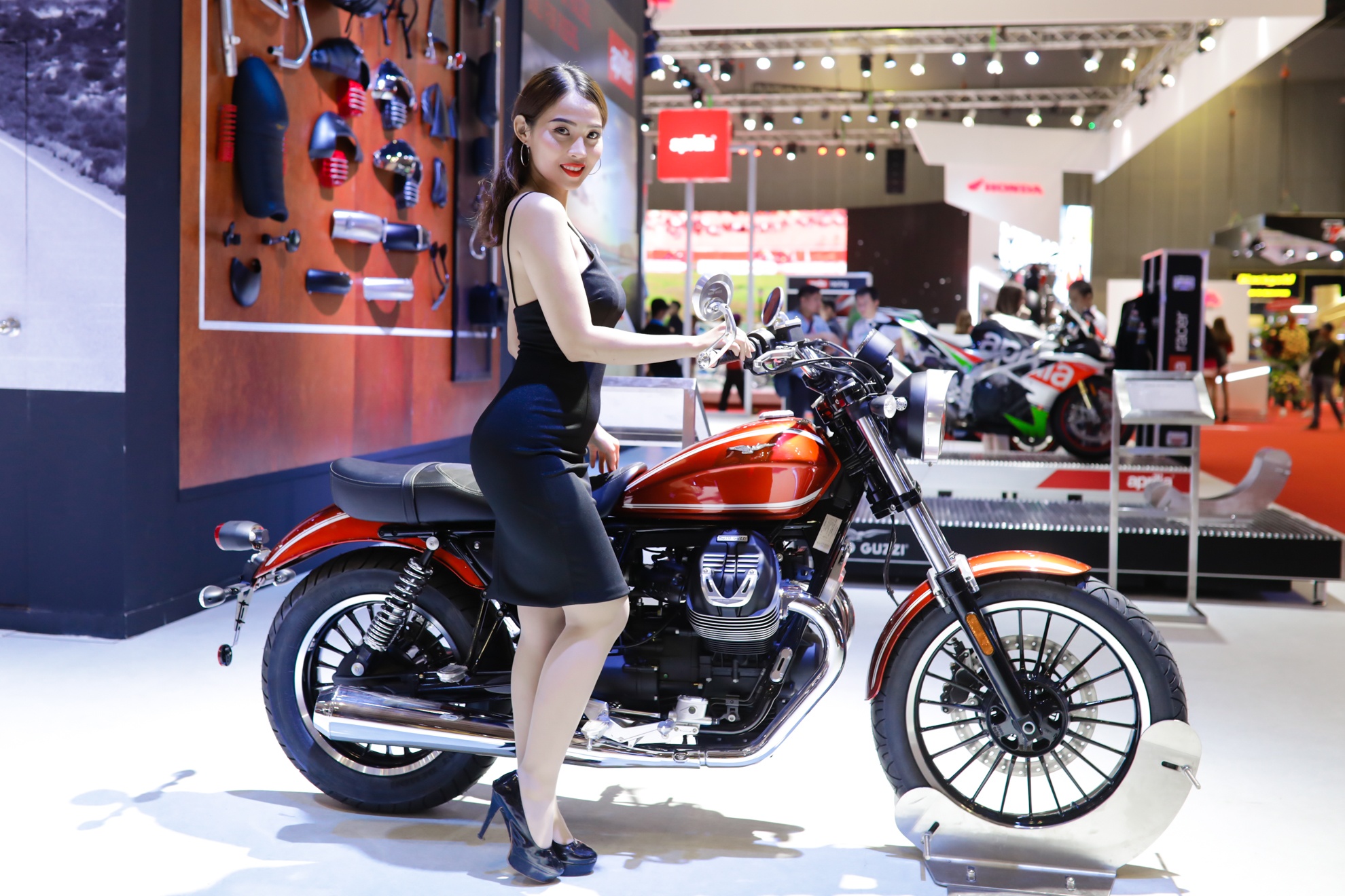 Nguoi dep o trien lam xe may Viet Nam anh 4