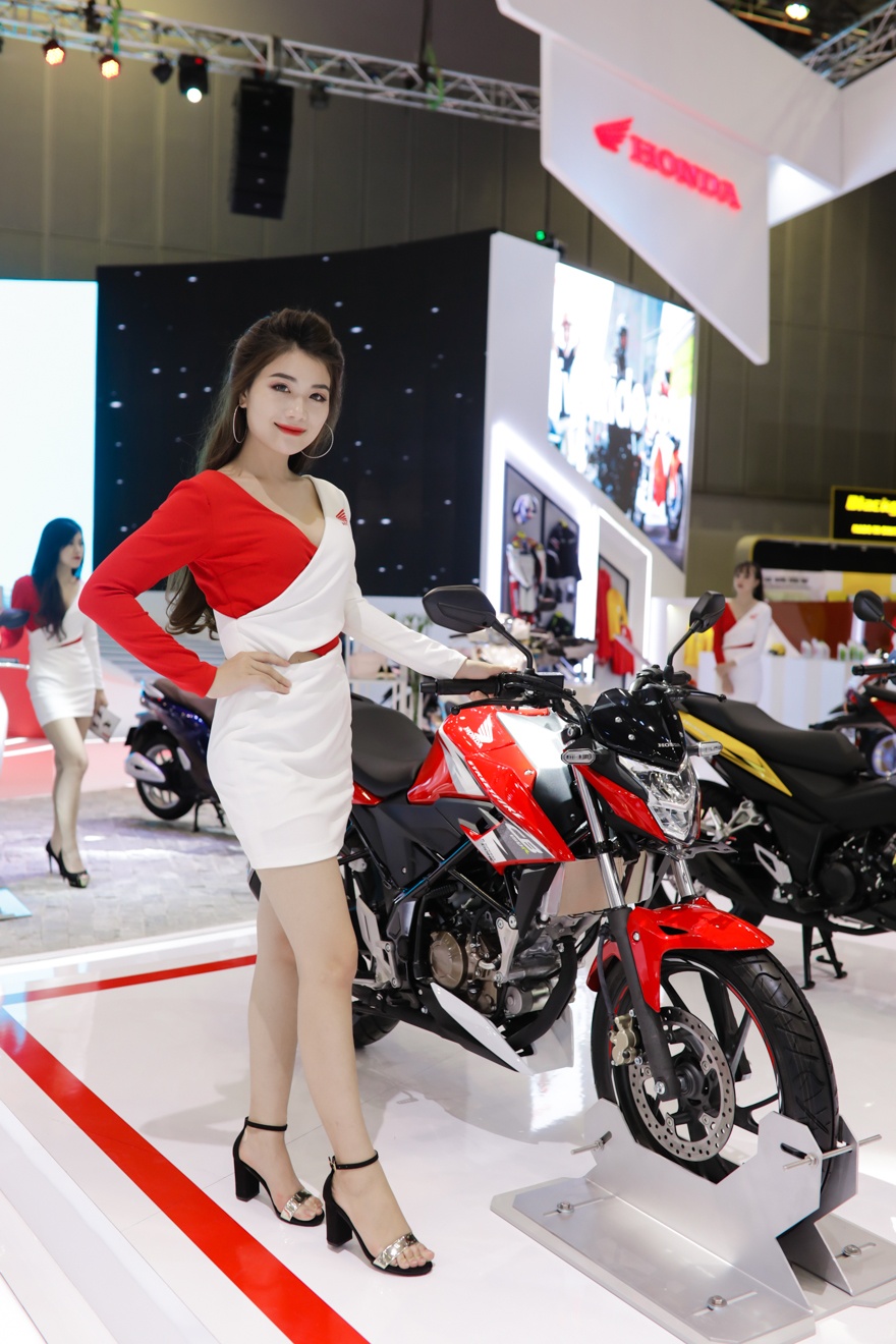 Nguoi dep o trien lam xe may Viet Nam anh 5