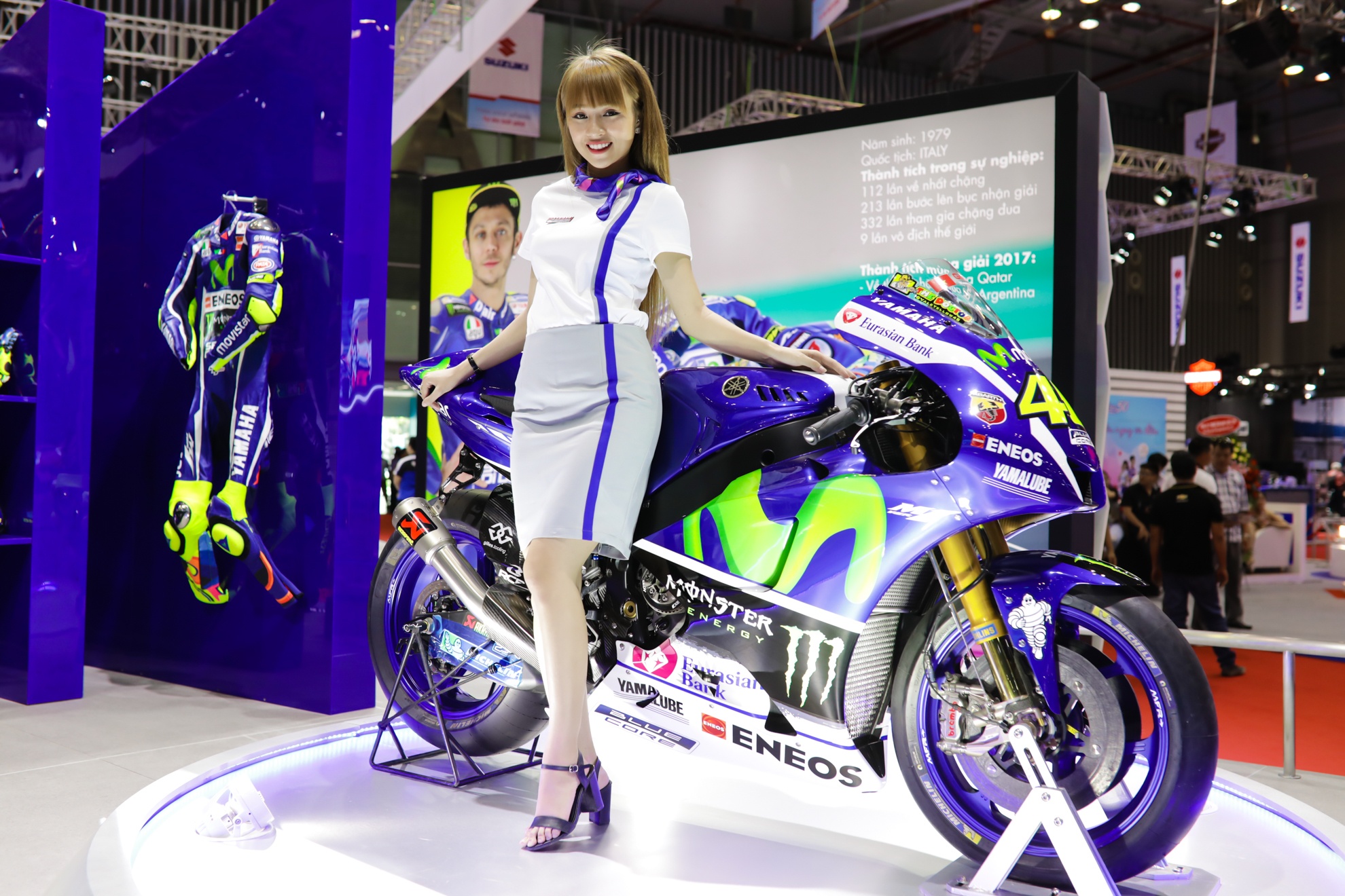 Minh Hang,  Chi Phu o gian hang Yamaha Viet Nam anh 8