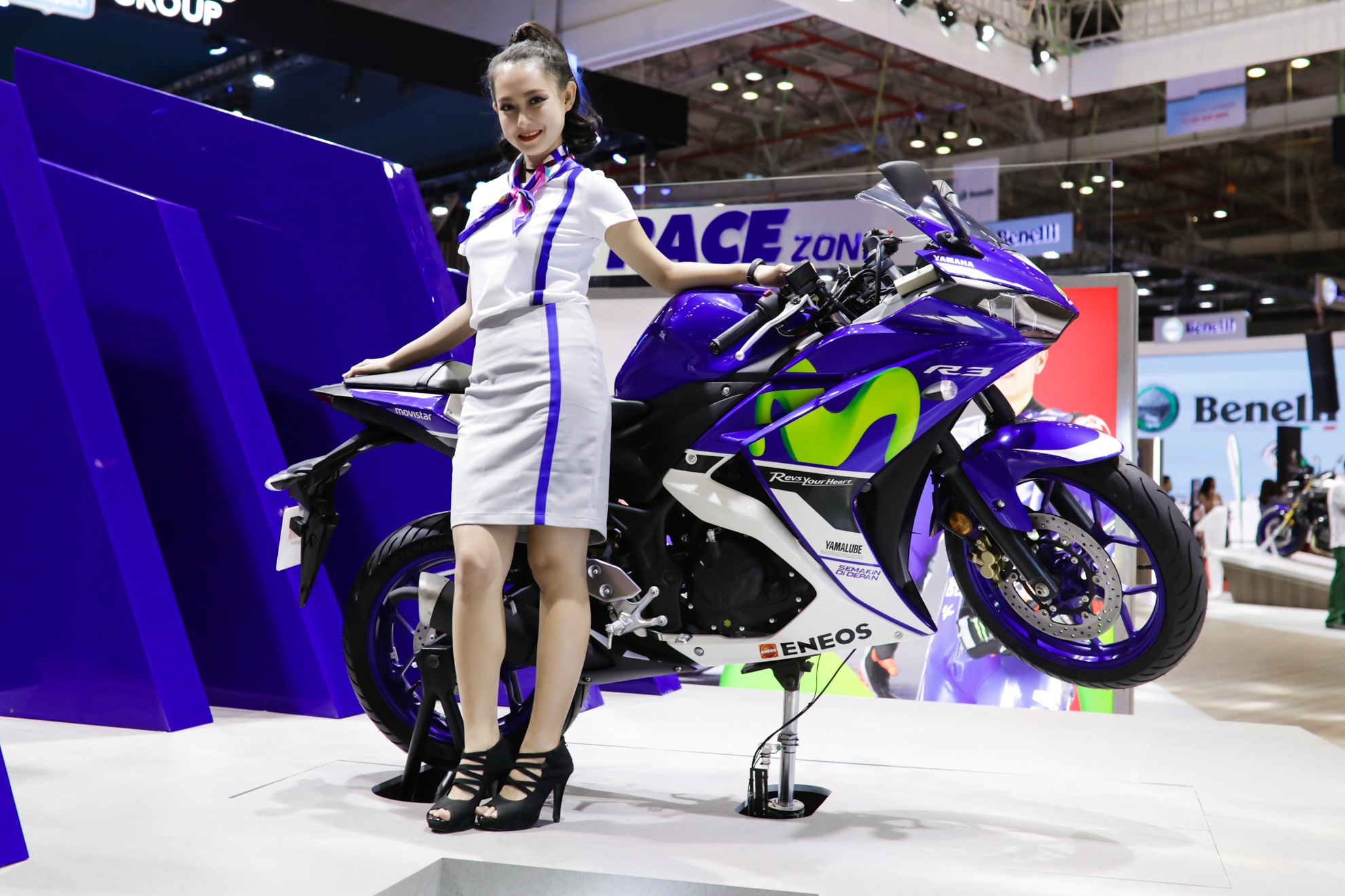 Minh Hang,  Chi Phu o gian hang Yamaha Viet Nam anh 6