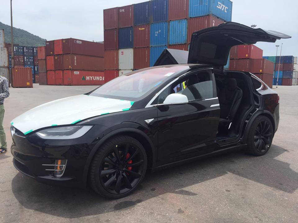 Tesla Model X đầu tiên về Việt Nam ảnh 1 Tesla Model X dau tien ve Viet Nam anh 1
