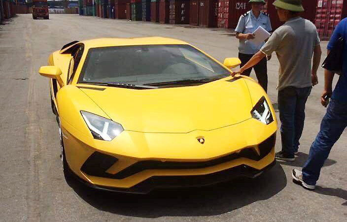 Sieu xe Lamborghini Aventador S dau tien ve Viet Nam hinh anh