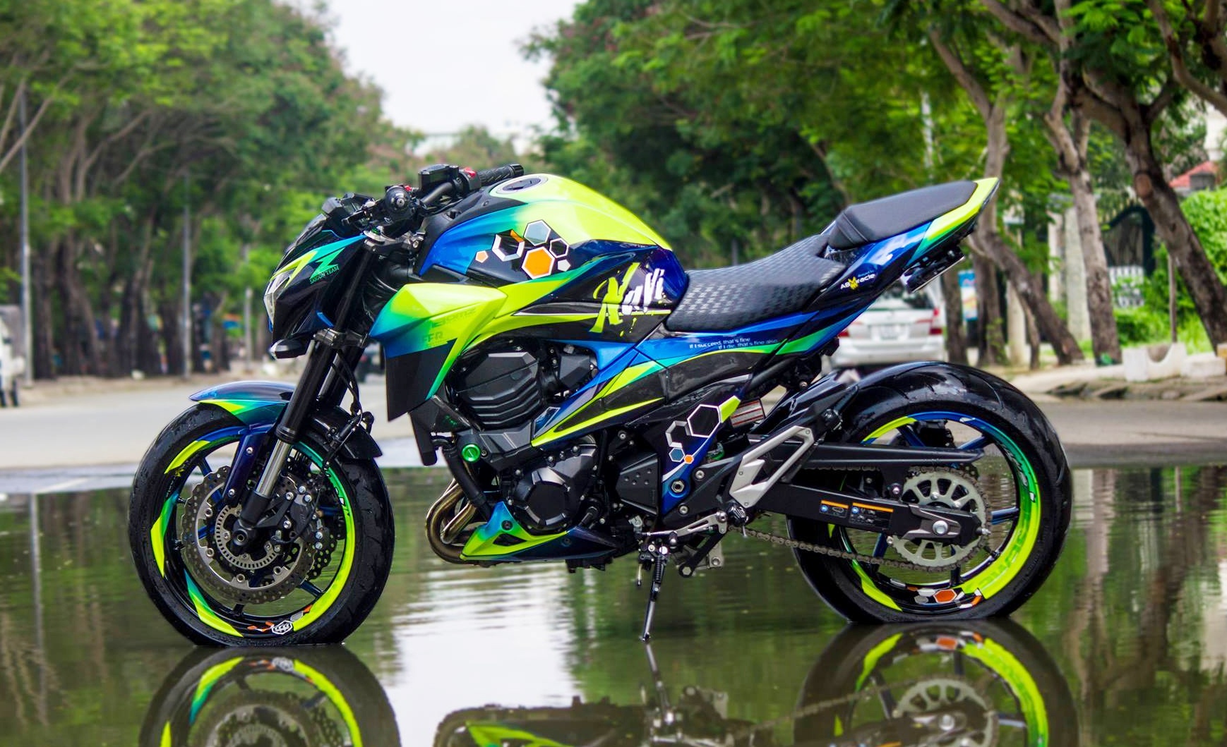 Kawasaki Z800 voi dan ao bat mat cua biker Da Lat hinh anh