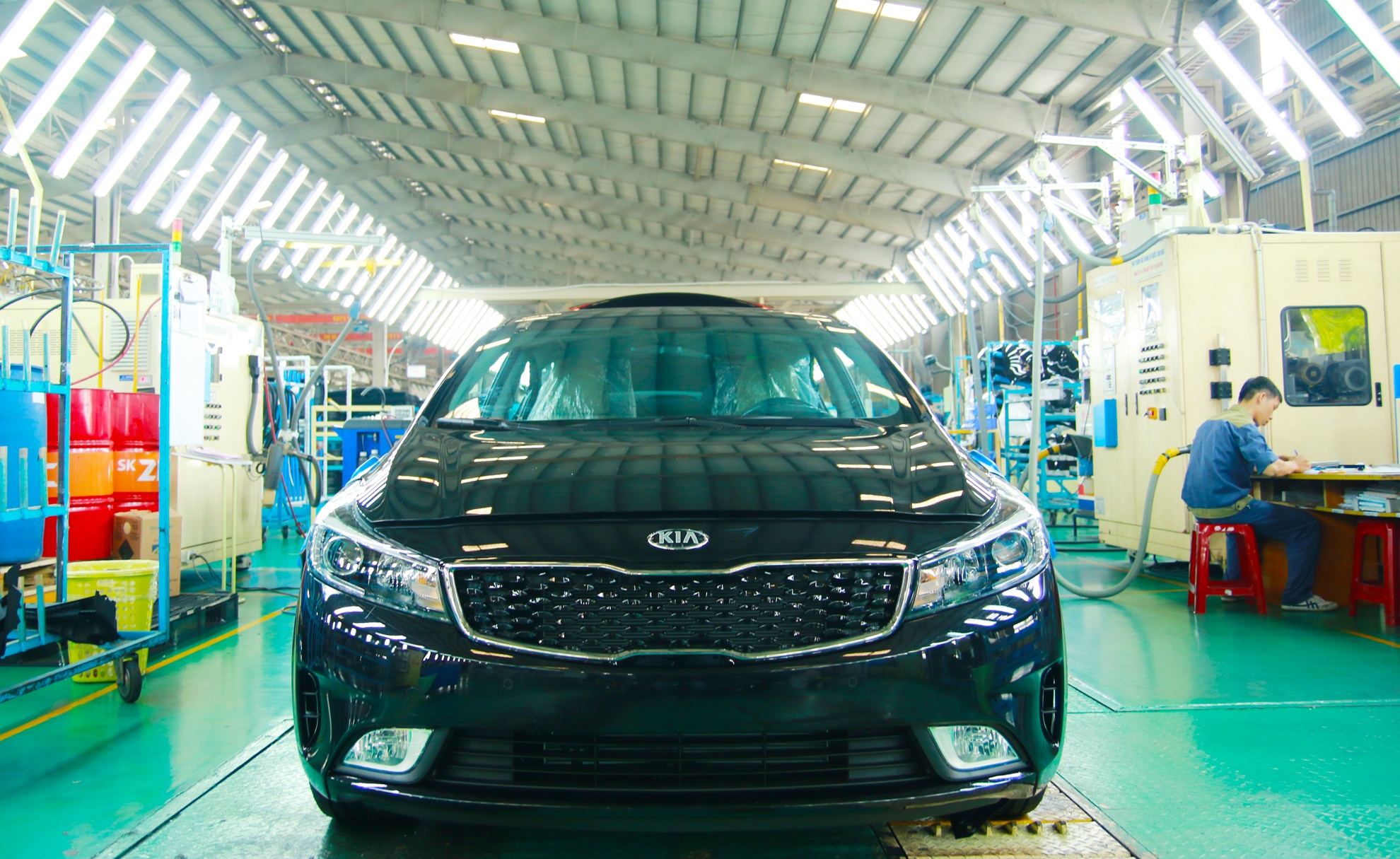 Xe Kia,  Mazda lap rap o Viet Nam the nao anh 3