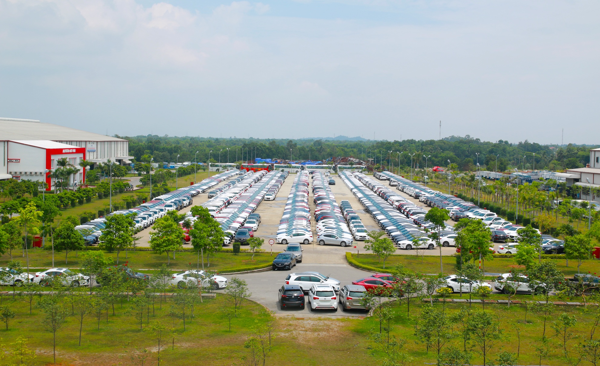 Xe Kia,  Mazda lap rap o Viet Nam the nao anh 1