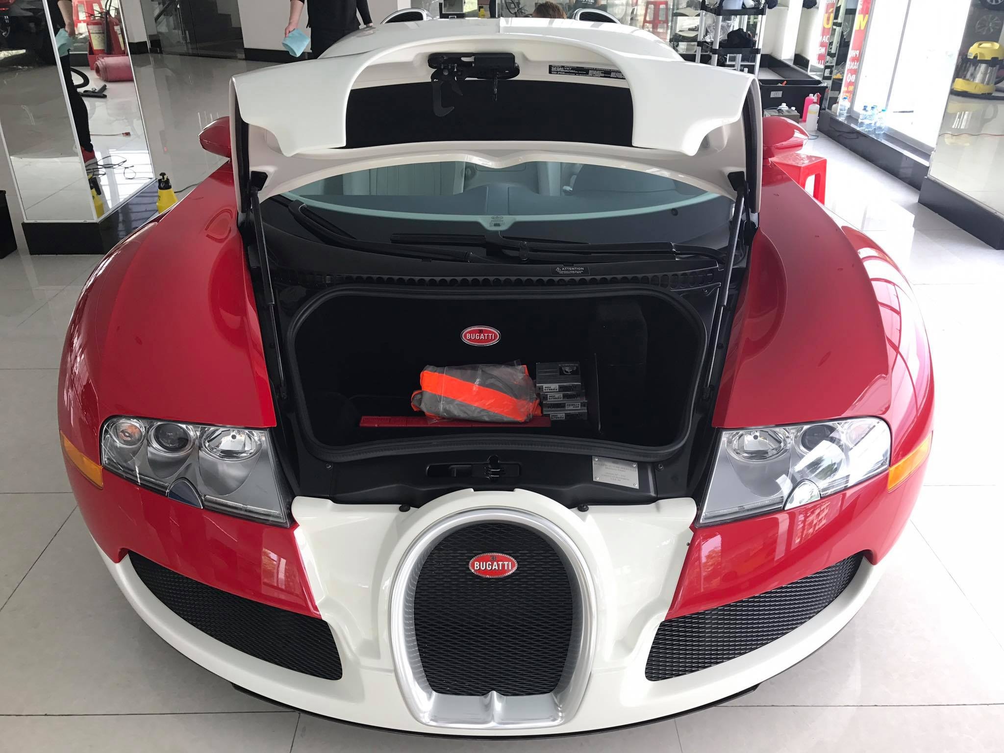 Sieu xe Bugatti Veyron doc nhat Viet Nam gio ra sao? hinh anh