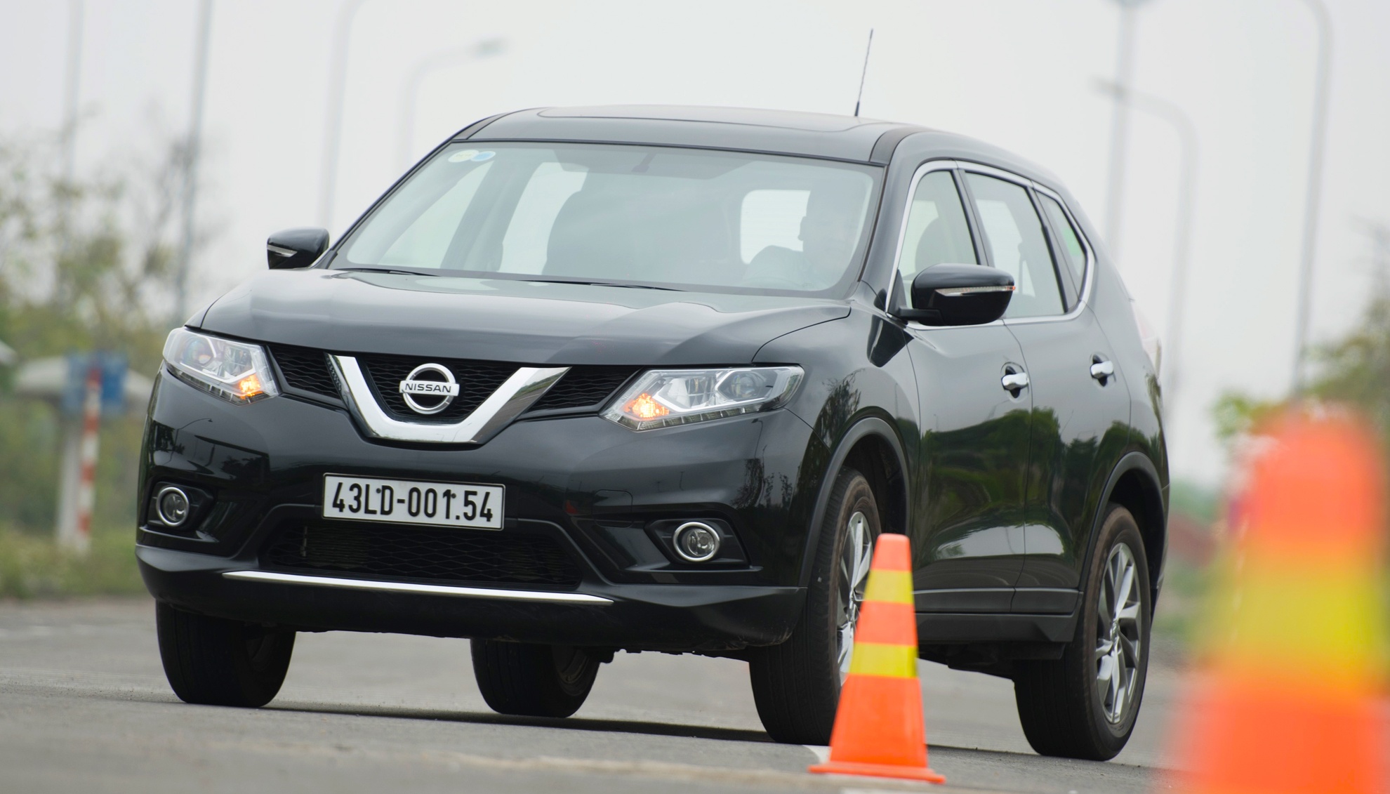 Danh gia Nissan X-Trail: Chay dua ve gia va cong nghe an toan hinh anh
