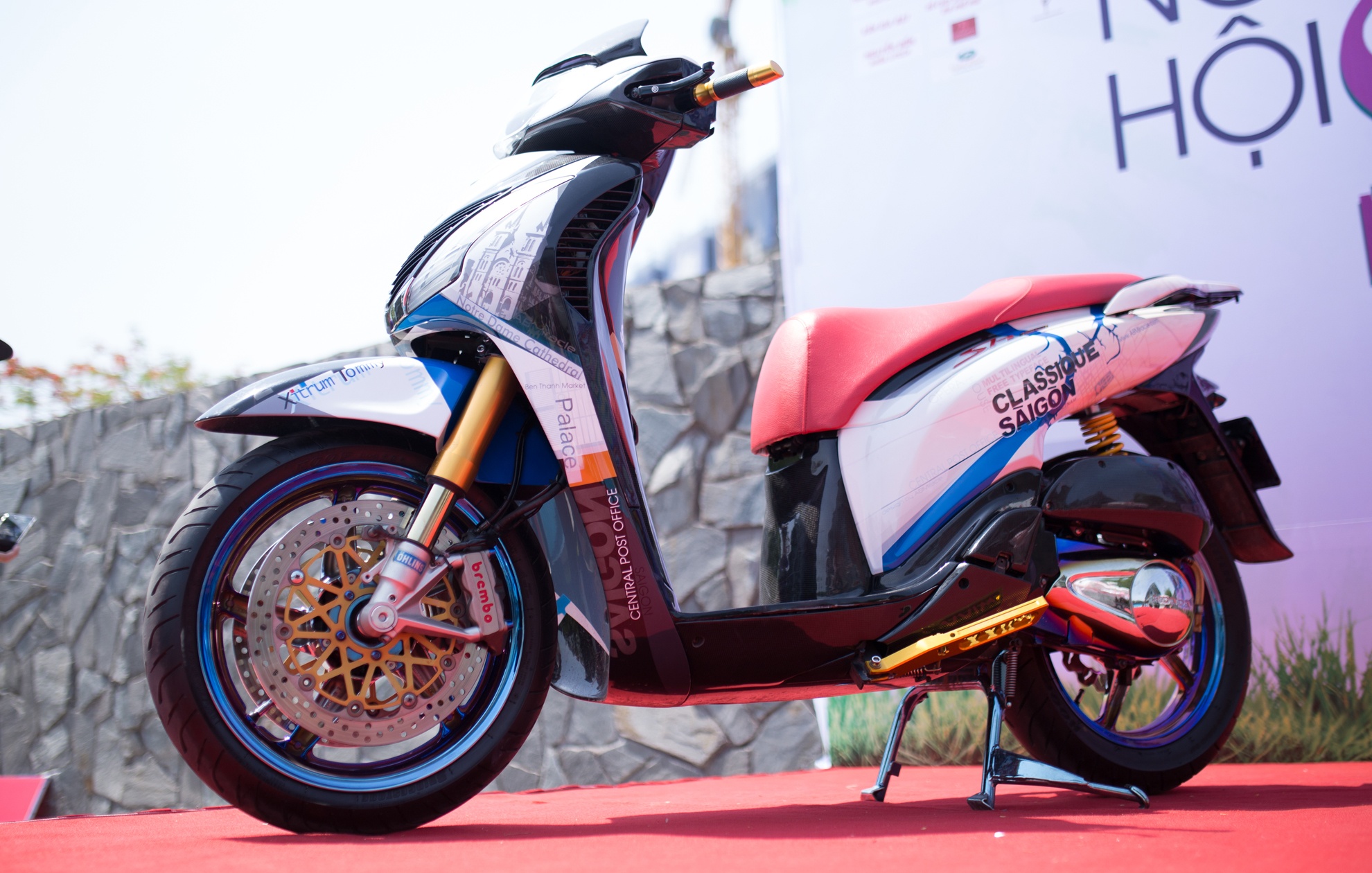 Honda SH do do choi khung cua biker Sai Gon anh 2