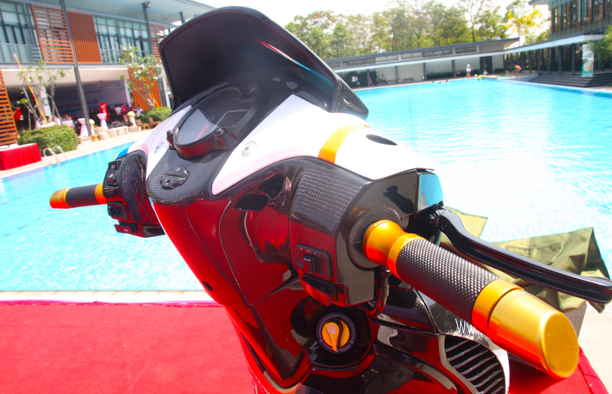 Honda SH do do choi khung cua biker Sai Gon anh 5