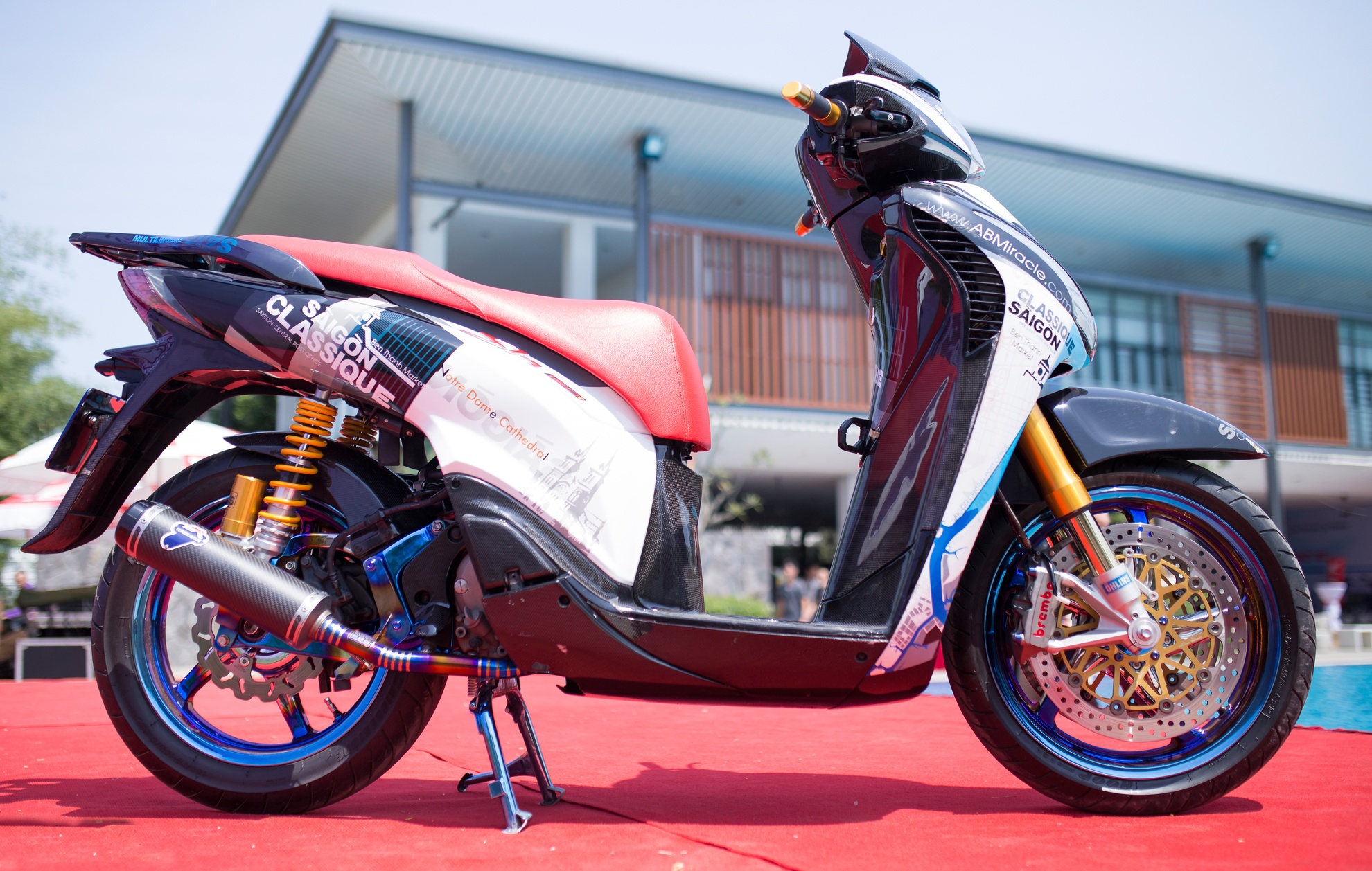 Honda SH do do choi khung cua biker Sai Gon anh 9