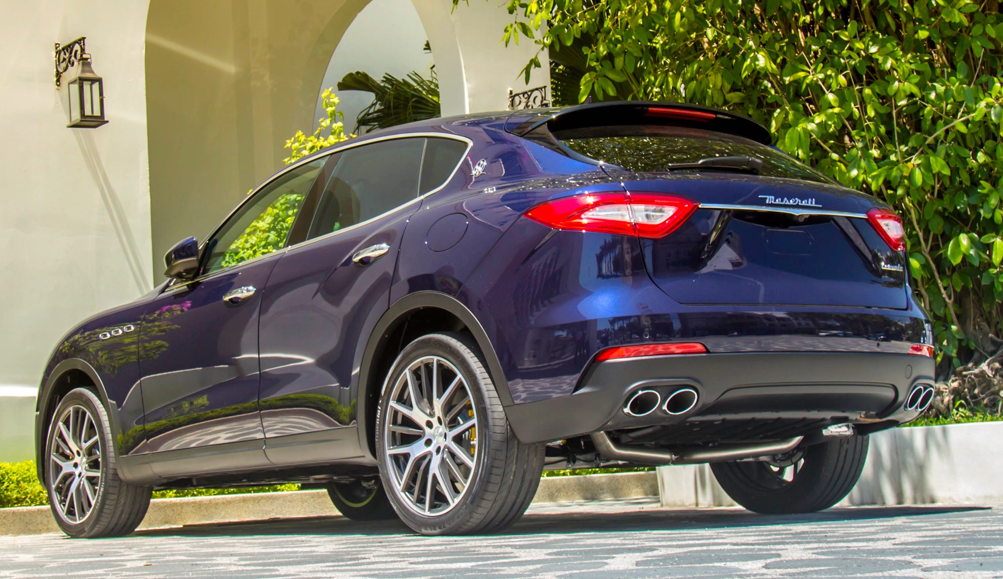 Maserati Levante mau la o Da Nang anh 2