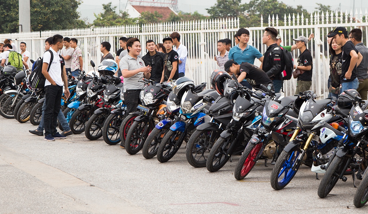 Dan choi Suzuki Raider R150 mien Bac tu hop o Ha Noi hinh anh