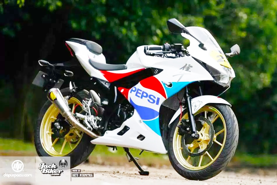 Suzuki GSX R-150 do dan ao va do choi hang hieu o Indonesia hinh anh