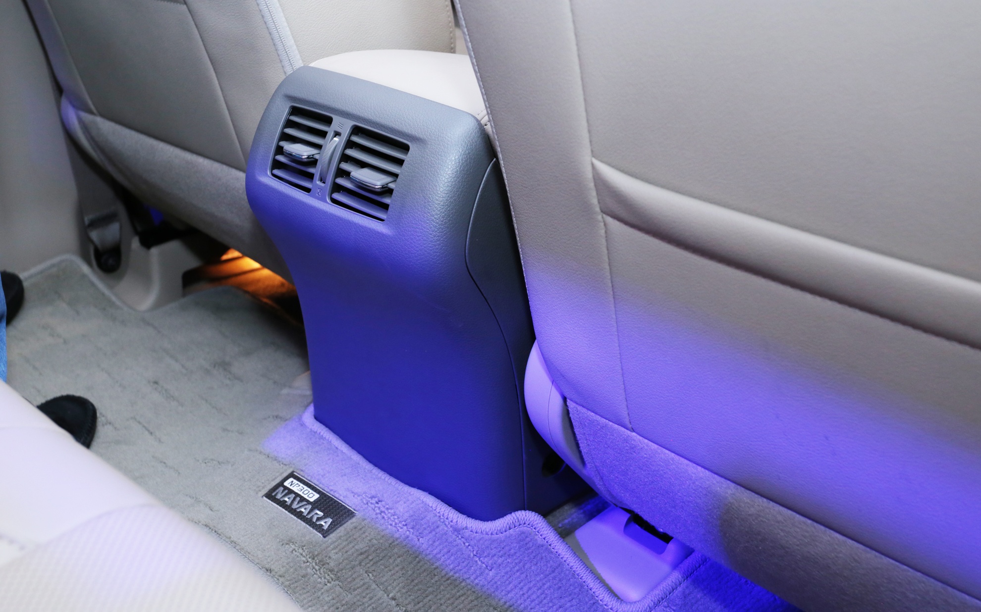 Nissan Navara ban dac biet o Viet Nam anh 8