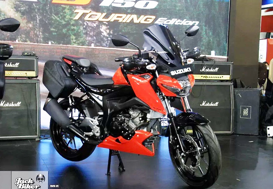 Suzuki GSX-S150 ban duong truong gia gan 1.900 USD o Indonesia hinh anh