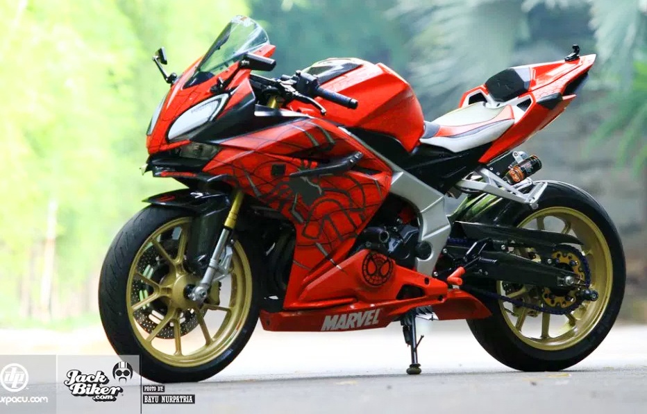 Honda CBR250RR do phong cach 'Nguoi Nhen' o Indonesia hinh anh