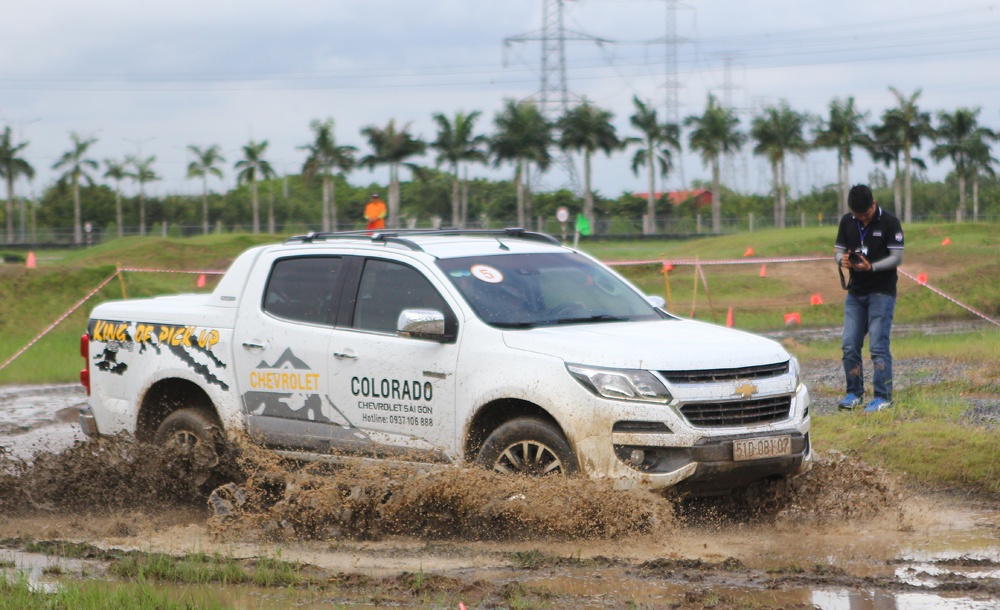 Thu kha nang off-road cua Chrevrolet Colorado 2017 hinh anh