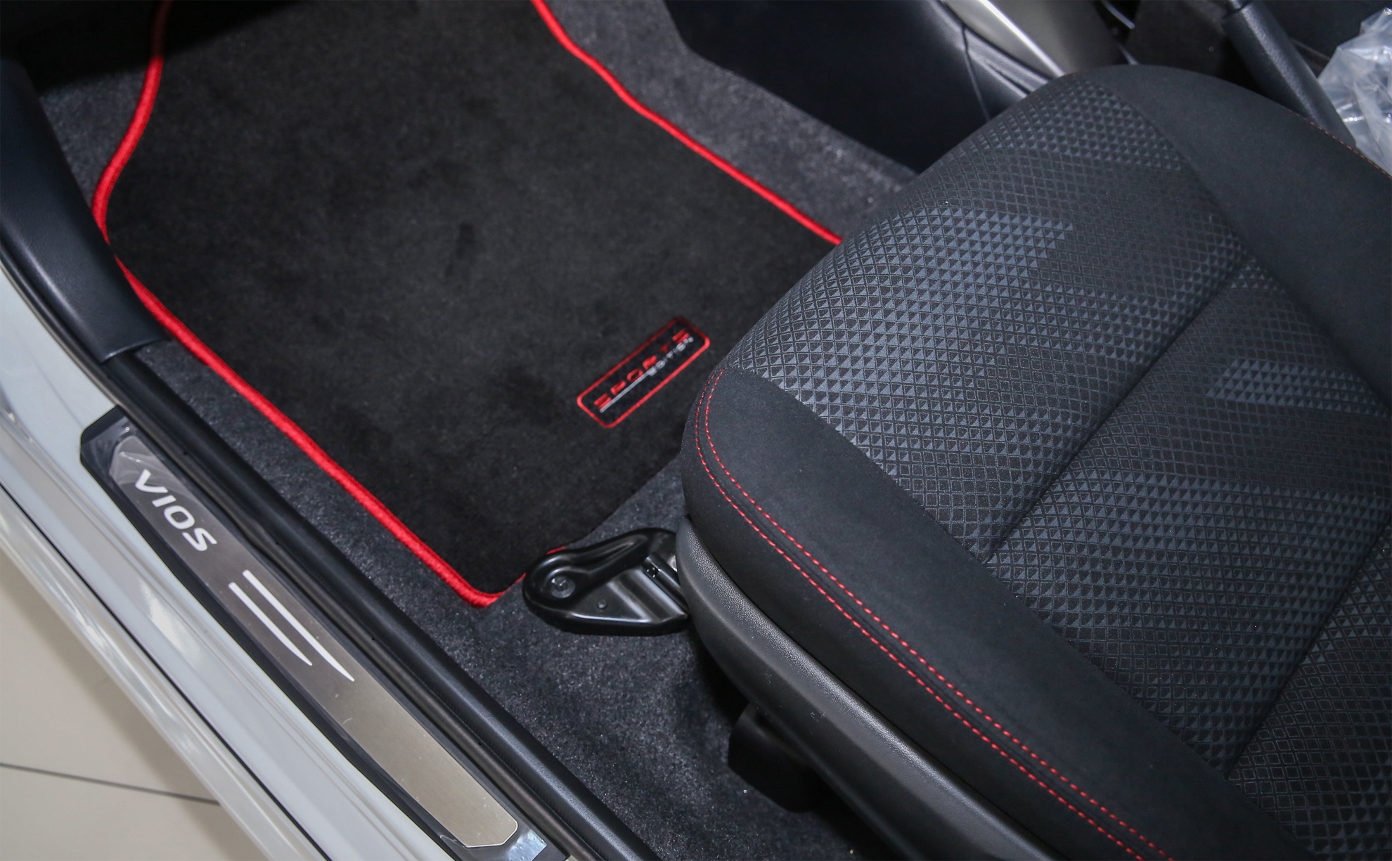 Toyota Vios Sports Edition ra mat o Malaysia anh 8