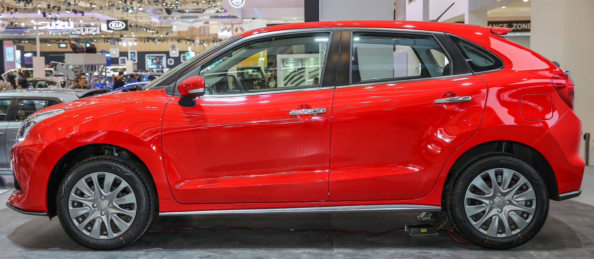 Suzuki Baleno ra mat o Indonesia anh 12