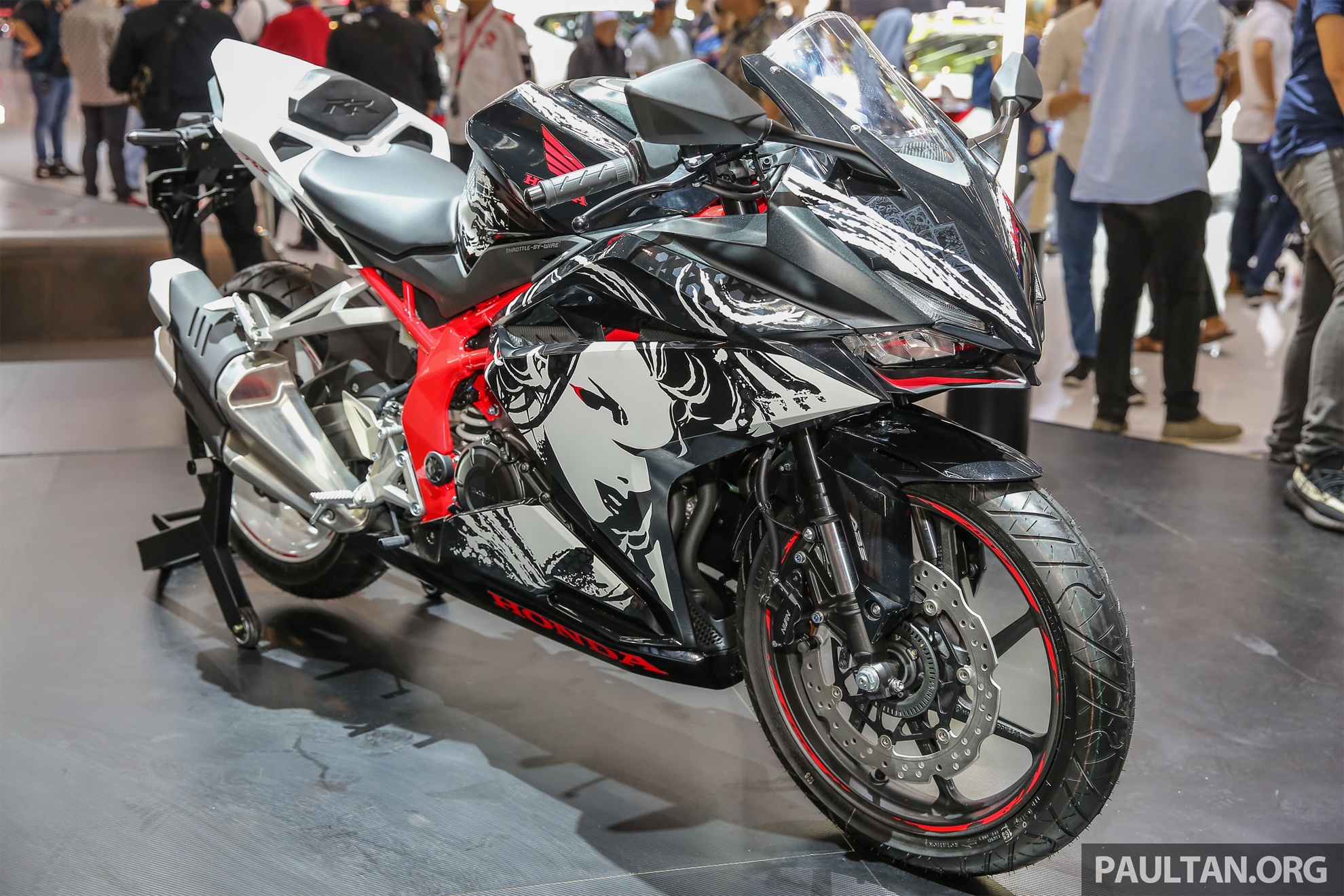 Honda CBR250RR 2017 ban dac biet gia hon 5.400 USD hinh anh
