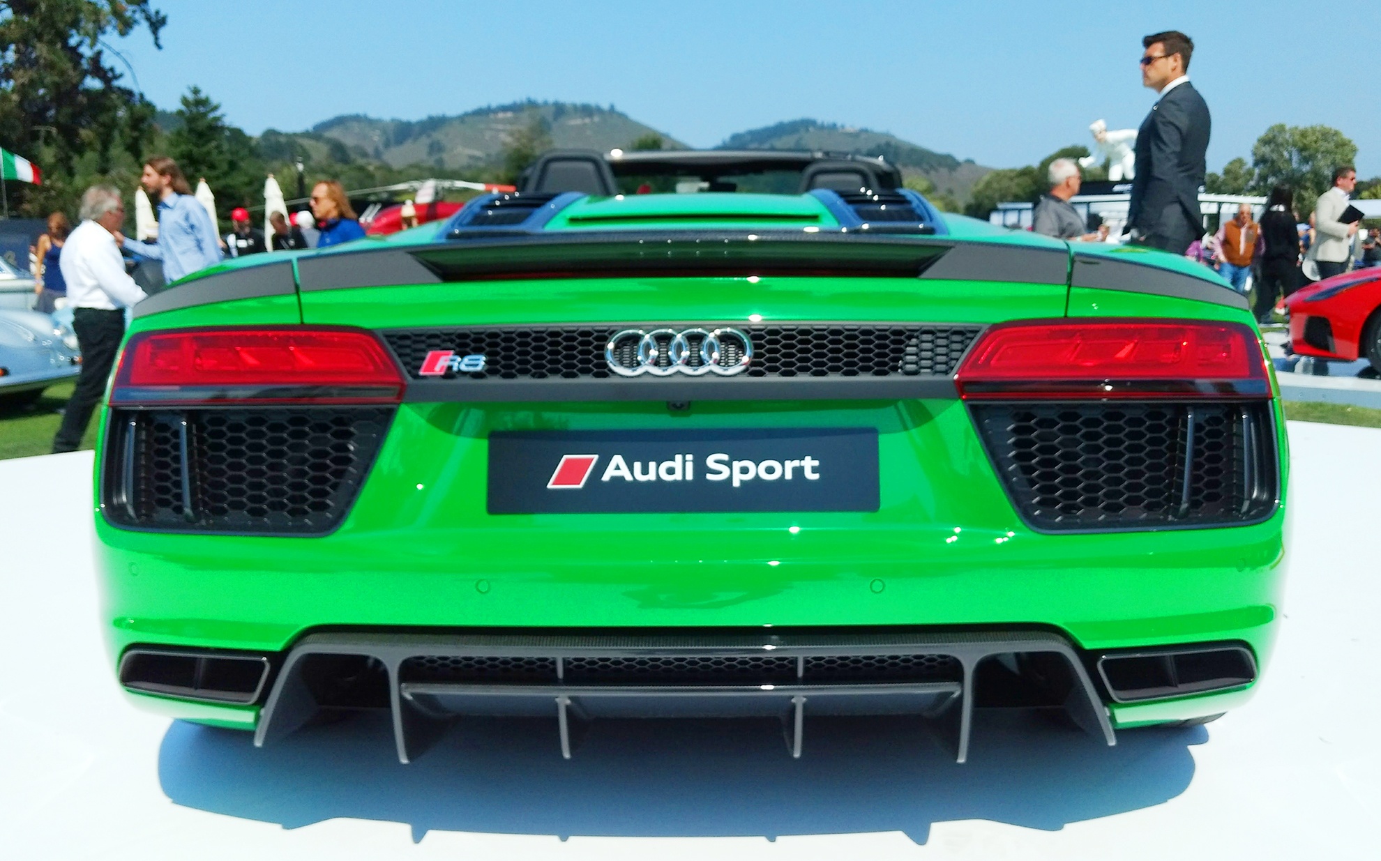 Audi R8 V10 Plus Spyder gia bao nhieu anh 3