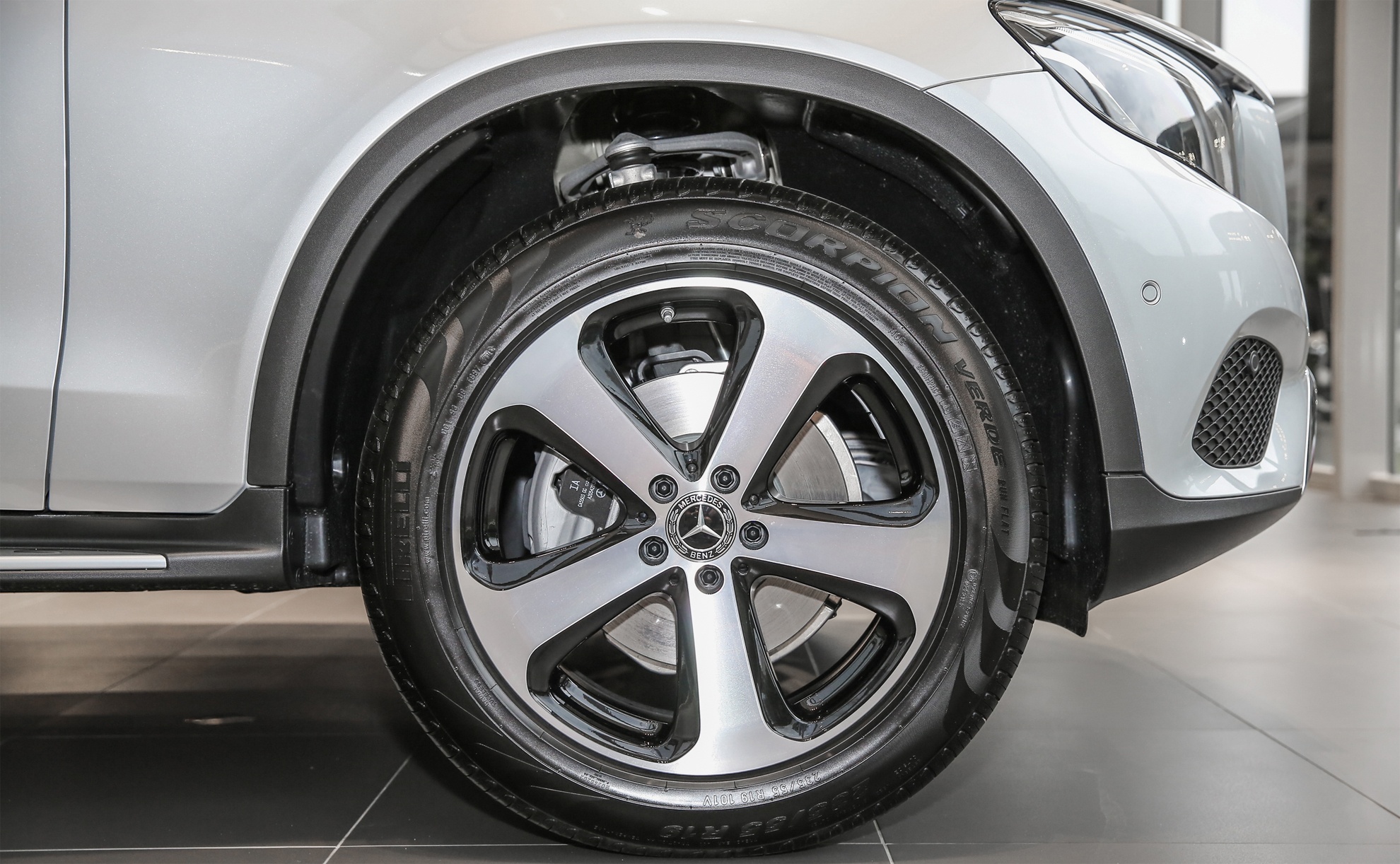 Mercedes-Benz GLC 200 ban o Malaysia anh 5