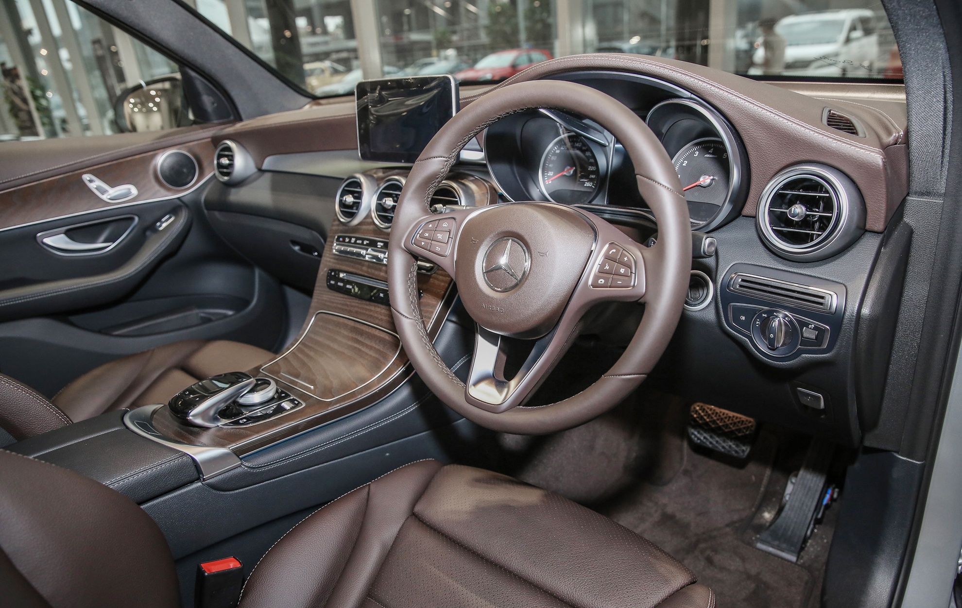 Mercedes-Benz GLC 200 ban o Malaysia anh 7