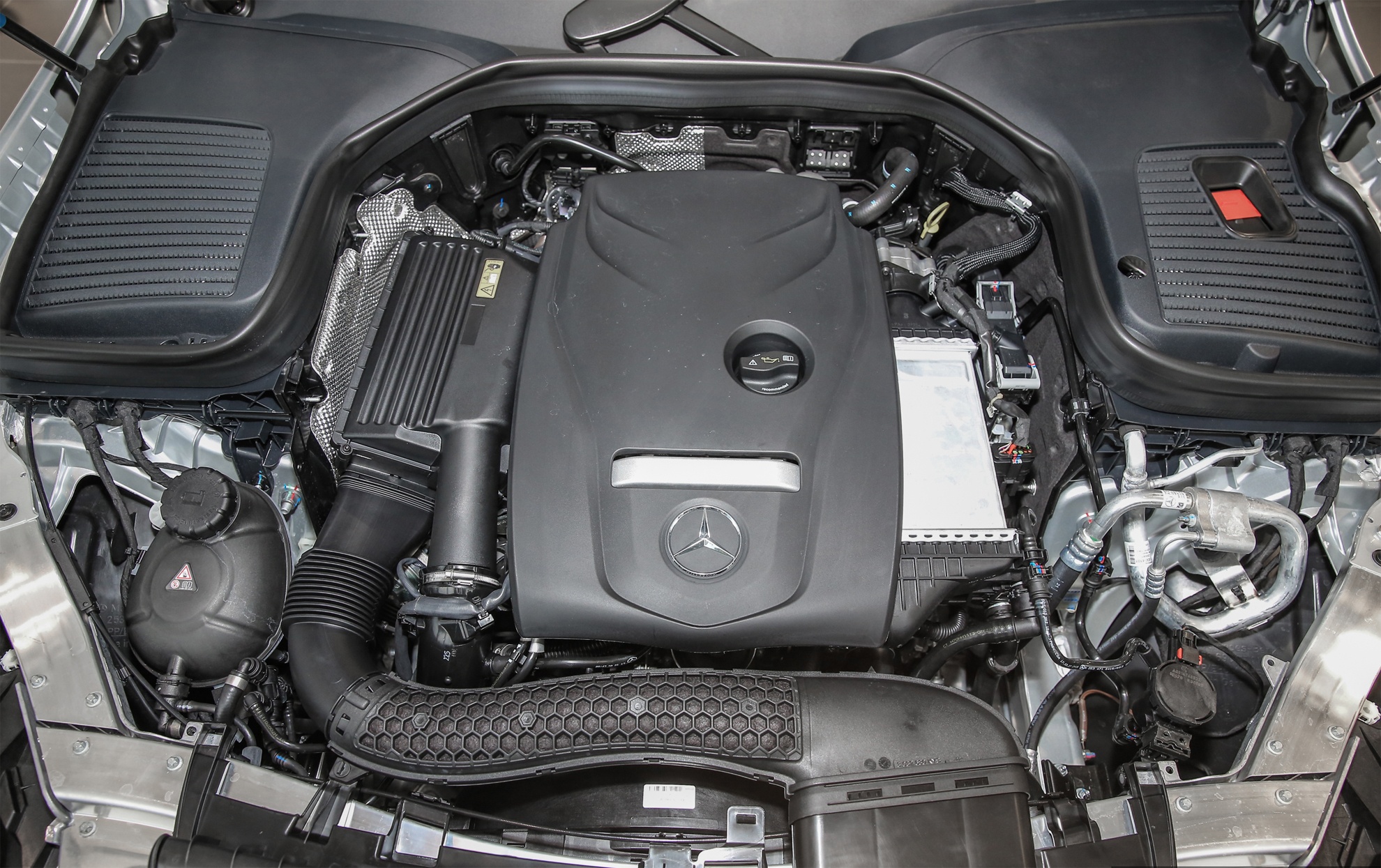 Mercedes-Benz GLC 200 ban o Malaysia anh 8