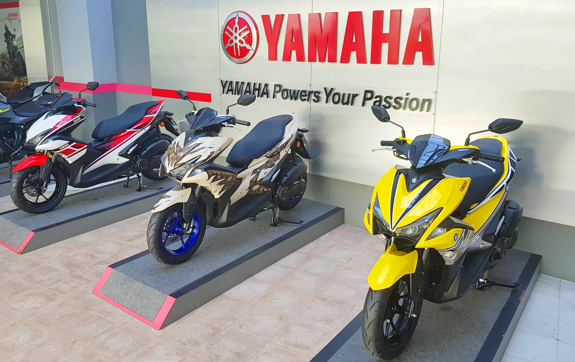 Bo 3 Yamaha NVX 155 gan tem dac biet hinh anh