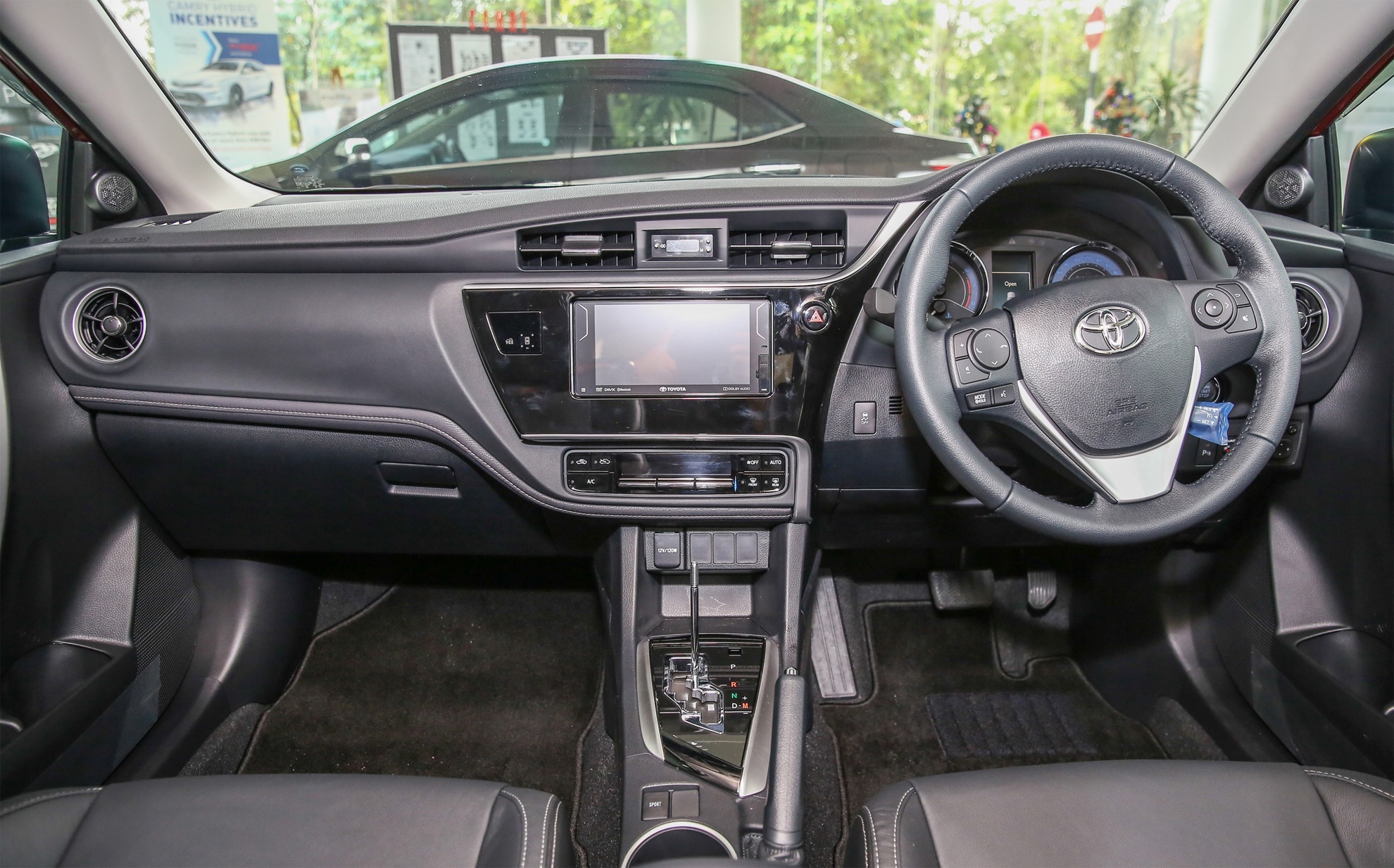 Toyota Corolla Altis ban o Malaysia anh 8