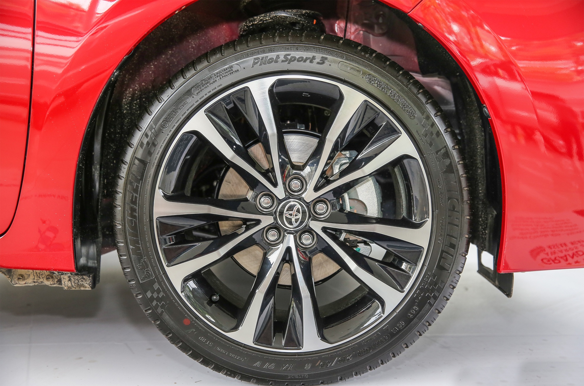 Toyota Corolla Altis ban o Malaysia anh 6