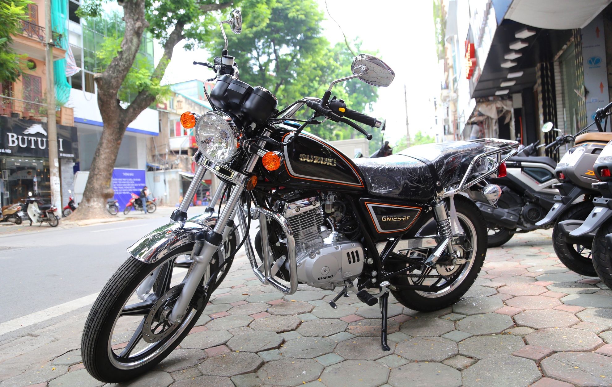 Suzuki GN125-2F 2017 ve Viet Nam anh 1