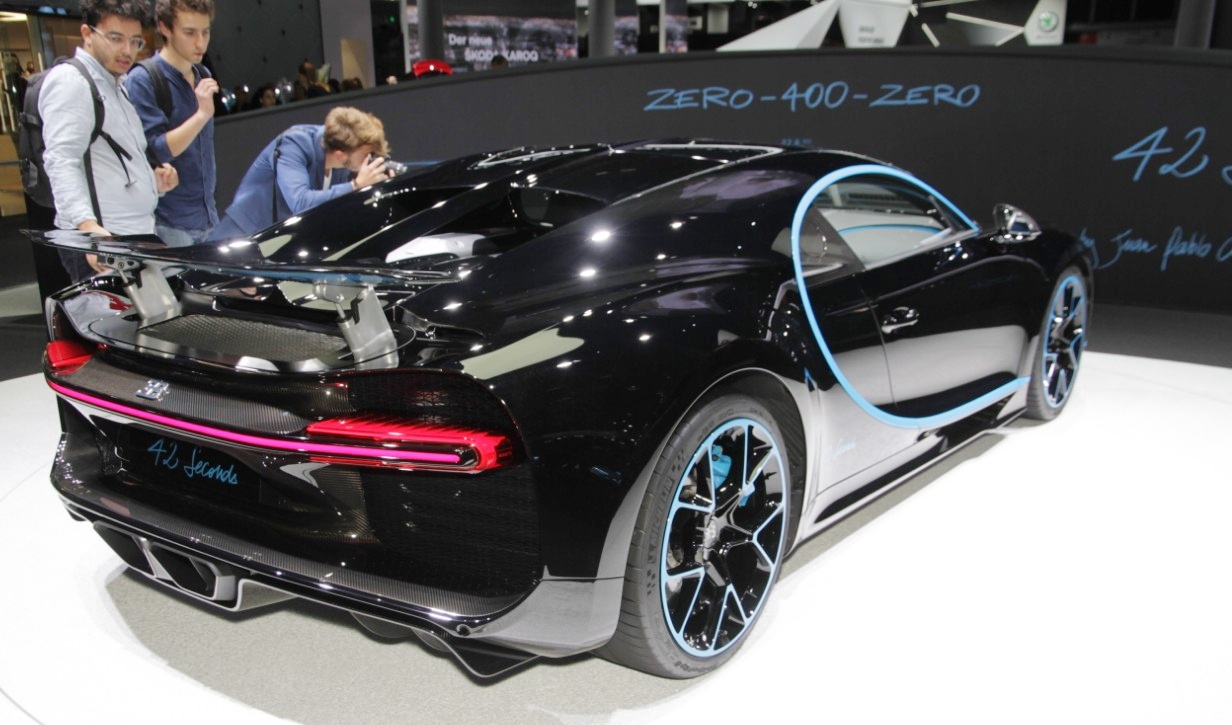 Bugatti Chiron gia bao nhieu anh 6