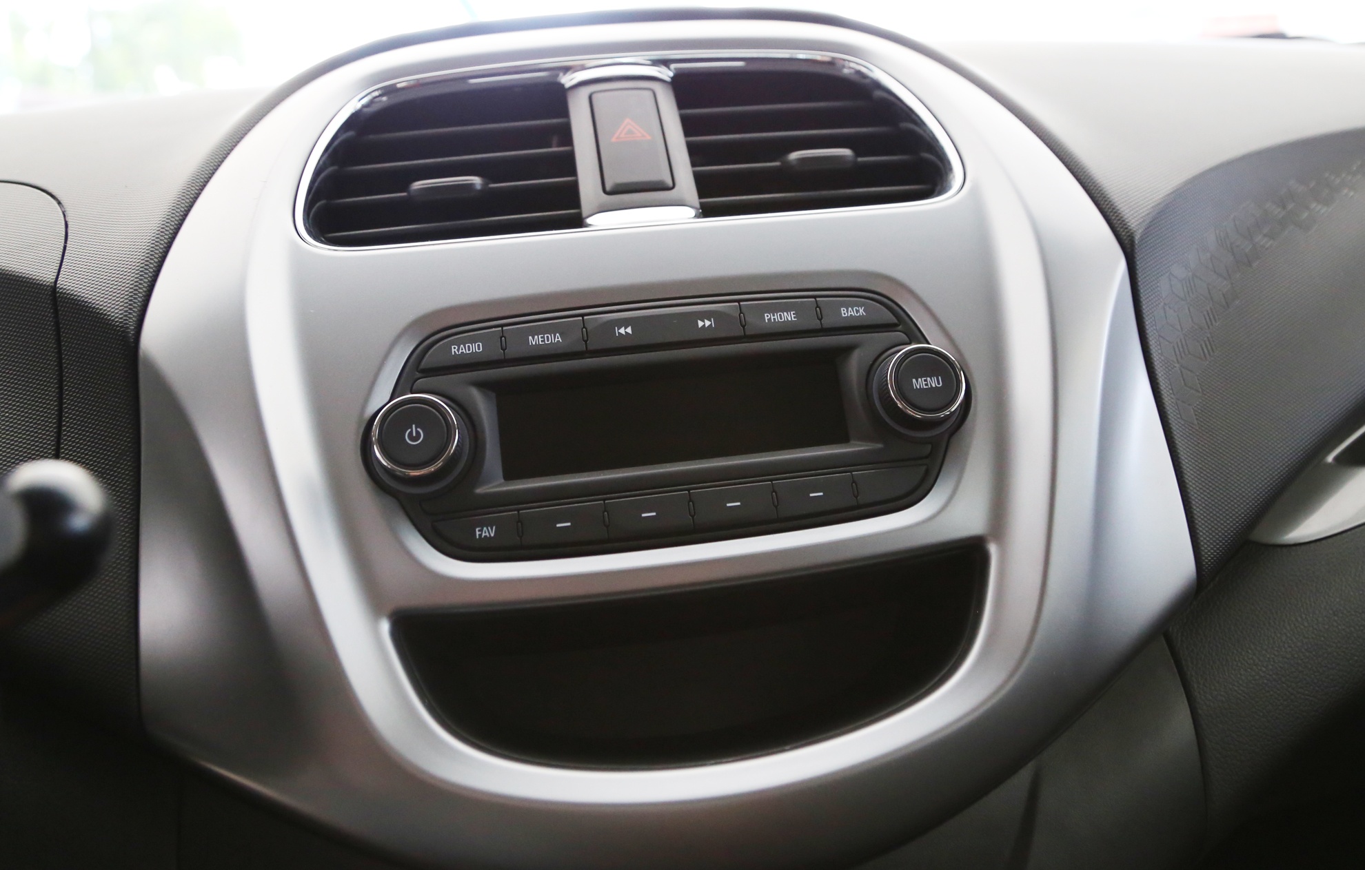 Chevrolet Spark Duo 2018 ban o Viet Nam anh 10