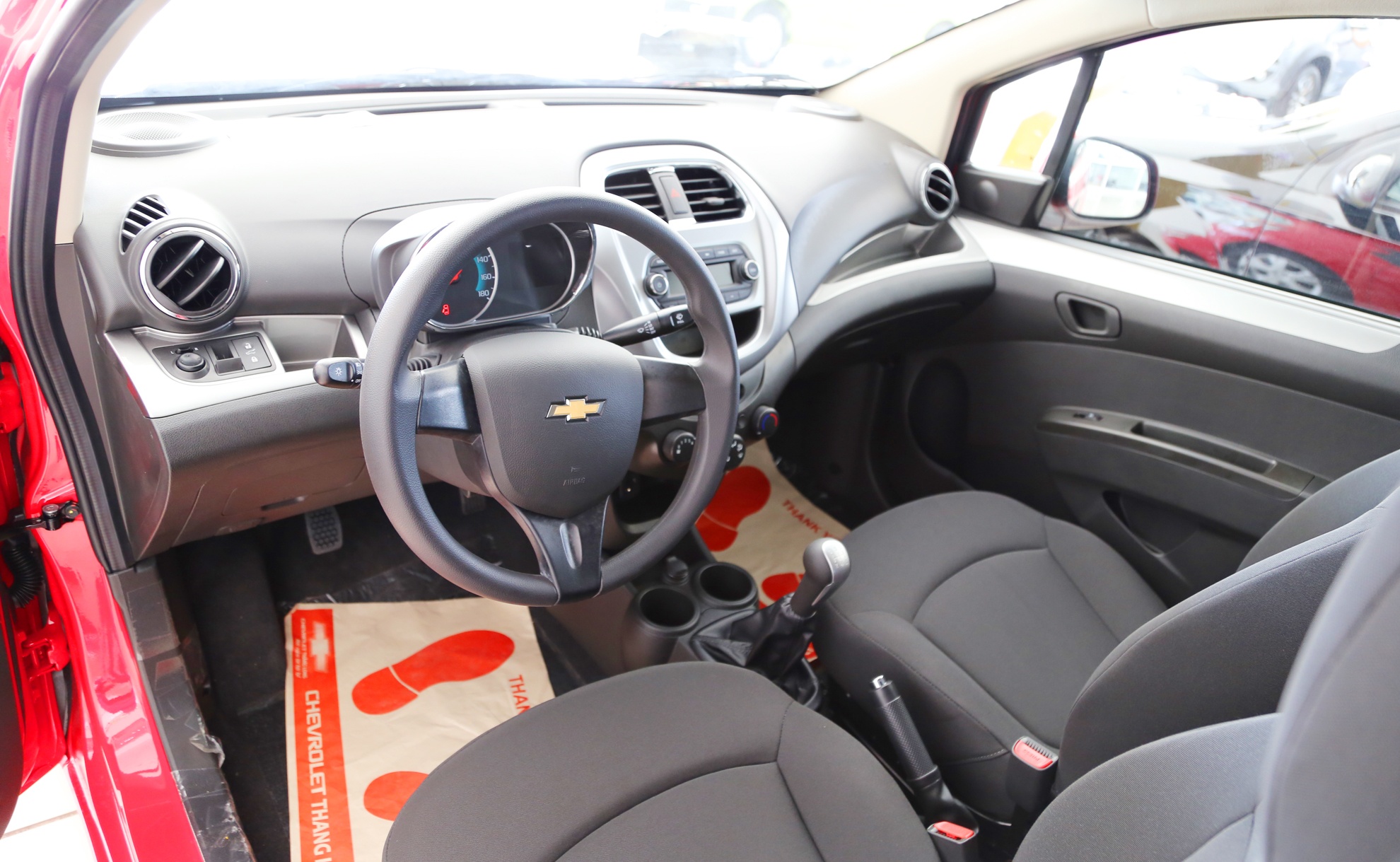 Chevrolet Spark Duo 2018 ban o Viet Nam anh 7