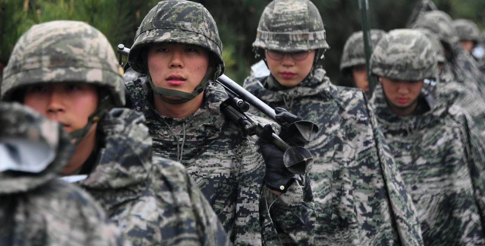 Cach sao nam Han Quoc duy tri su nghiep khi nhap ngu hinh anh